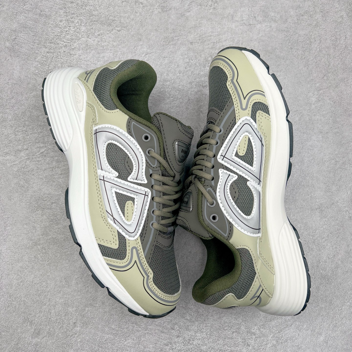 图片[3]-＃福利特价 Dior B30 迪奥网眼织物低帮运动休闲鞋 该款系列采用黑网色眼织物白和色科技料面精心制 作饰以反光“CD30”图形标志 外格轻盈的刻雕效果橡胶鞋搭底配标志性点的缀提升格调 内弹部力细节塑造想理的舒适穿着体验可与各休式闲造型配搭 彰显尚时现代的运风动范 尺码：36 37 35 39 40 41 42 43 44 45-选品中心