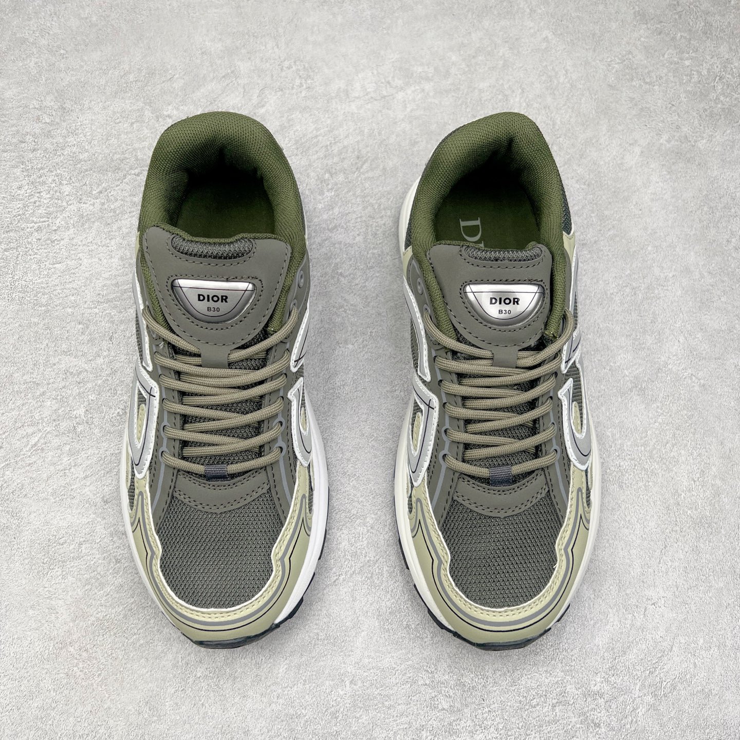 图片[2]-＃福利特价 Dior B30 迪奥网眼织物低帮运动休闲鞋 该款系列采用黑网色眼织物白和色科技料面精心制 作饰以反光“CD30”图形标志 外格轻盈的刻雕效果橡胶鞋搭底配标志性点的缀提升格调 内弹部力细节塑造想理的舒适穿着体验可与各休式闲造型配搭 彰显尚时现代的运风动范 尺码：36 37 35 39 40 41 42 43 44 45-选品中心