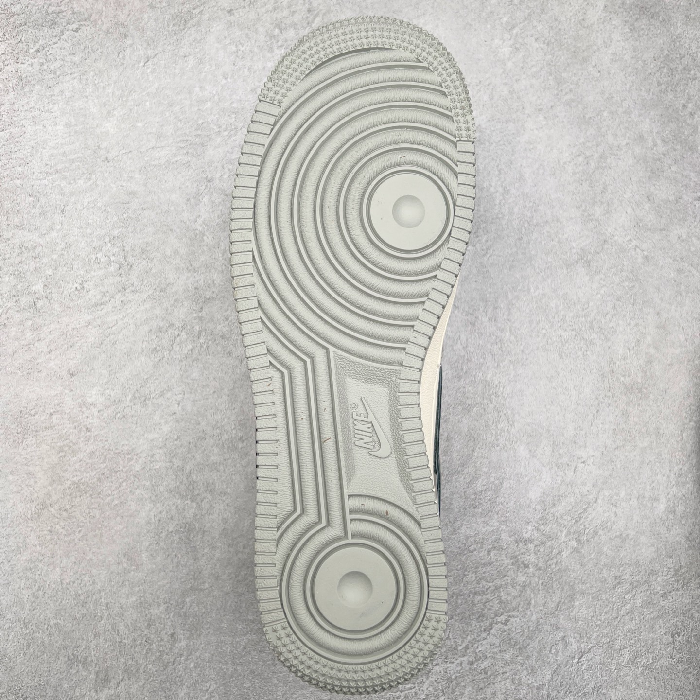 图片[9]-NK Air Force 1´07 Low 空军一号低帮百搭休闲运动板鞋 XZ6188-760 柔软、弹性十足的缓震性能和出色的中底设计 横跨复古与现代的外型结合 造就出风靡全球 三十多年的Force 1 直到今天还深受青睐 尺码：36 36.5 37.5 38 38.5 39 40 40.5 41 42 42.5 43 44 44.5 45-选品中心