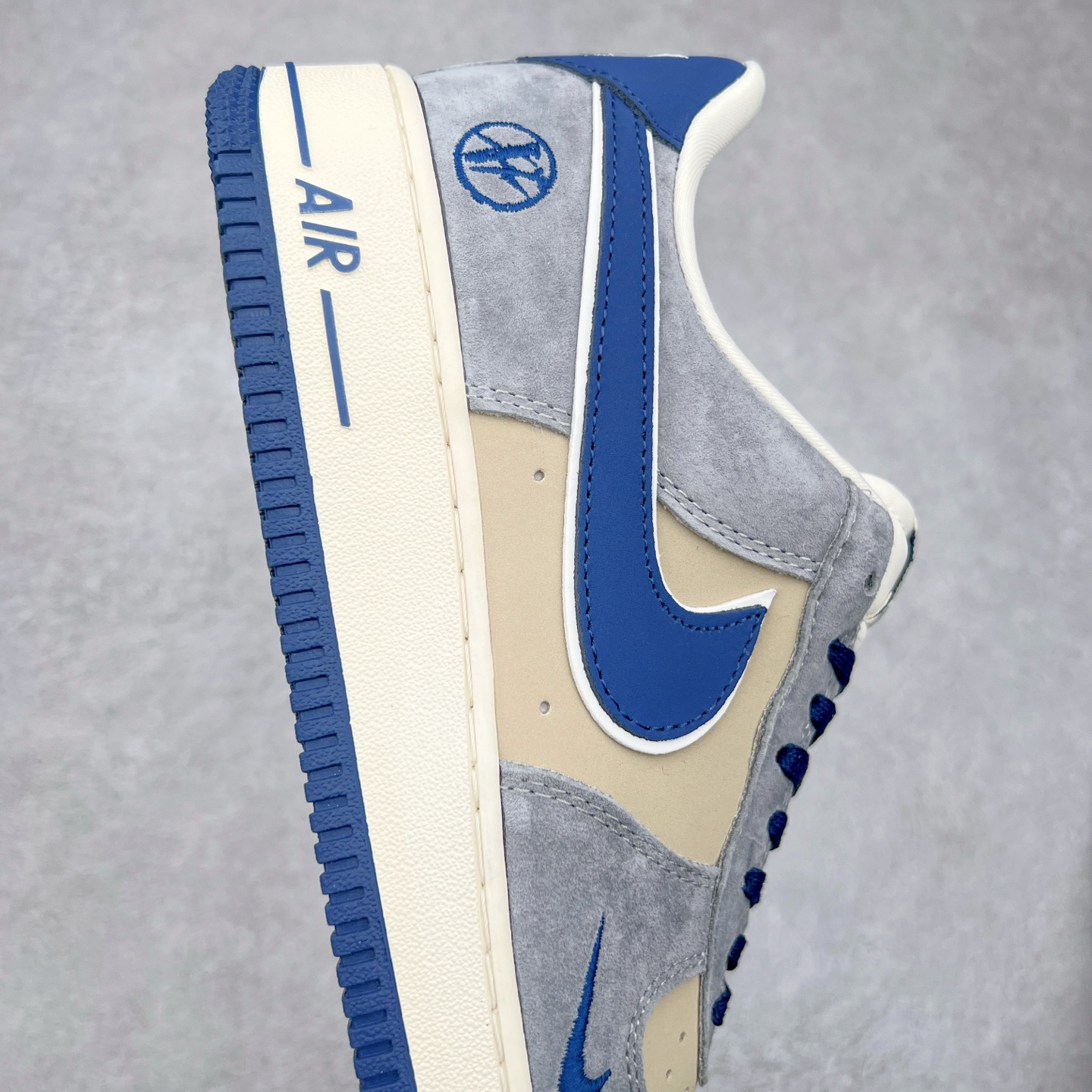 图片[6]-NK Air Force 1´07 Low 空军一号低帮百搭休闲运动板鞋 KK1988-045 柔软、弹性十足的缓震性能和出色的中底设计 横跨复古与现代的外型结合 造就出风靡全球 三十多年的Force 1 直到今天还深受青睐 尺码：36 36.5 37.5 38 38.5 39 40 40.5 41 42 42.5 43 44 44.5 45-选品中心