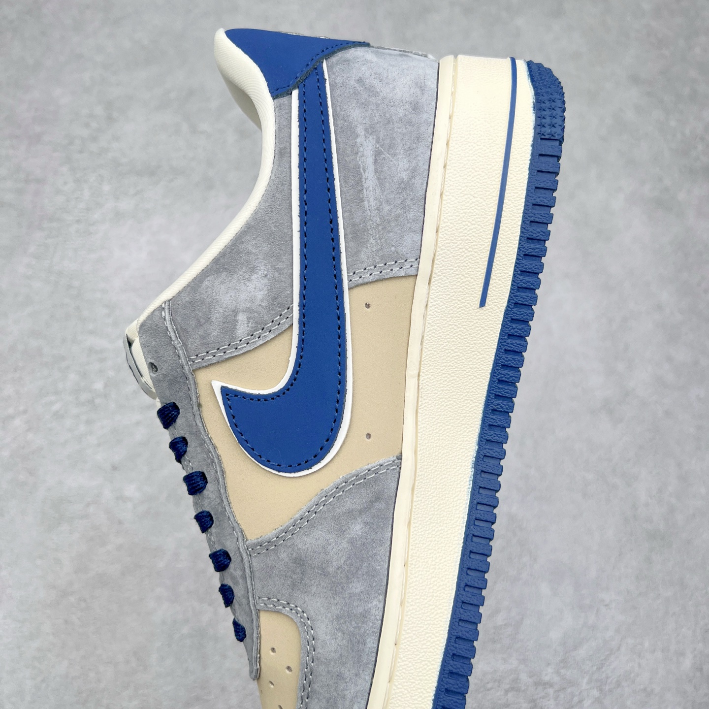 图片[7]-NK Air Force 1´07 Low 空军一号低帮百搭休闲运动板鞋 KK1988-045 柔软、弹性十足的缓震性能和出色的中底设计 横跨复古与现代的外型结合 造就出风靡全球 三十多年的Force 1 直到今天还深受青睐 尺码：36 36.5 37.5 38 38.5 39 40 40.5 41 42 42.5 43 44 44.5 45-选品中心