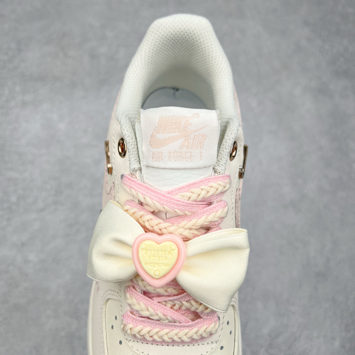 图片[5]-NK Air Force 1´07 Low 空军一号低帮百搭休闲运动板鞋 FC1122-333 柔软、弹性十足的缓震性能和出色的中底设计 横跨复古与现代的外型结合 造就出风靡全球 三十多年的Force 1 直到今天还深受青睐 尺码：36 36.5 37.5 38 38.5 39 40 40.5 41 42 42.5 43 44 44.5 45-选品中心