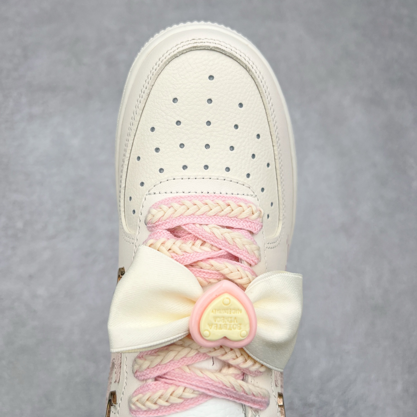 图片[4]-NK Air Force 1´07 Low 空军一号低帮百搭休闲运动板鞋 FC1122-333 柔软、弹性十足的缓震性能和出色的中底设计 横跨复古与现代的外型结合 造就出风靡全球 三十多年的Force 1 直到今天还深受青睐 尺码：36 36.5 37.5 38 38.5 39 40 40.5 41 42 42.5 43 44 44.5 45-选品中心