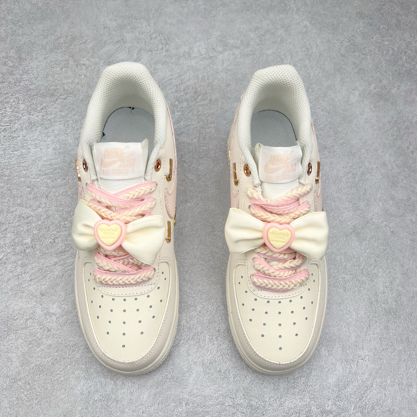 图片[2]-NK Air Force 1´07 Low 空军一号低帮百搭休闲运动板鞋 FC1122-333 柔软、弹性十足的缓震性能和出色的中底设计 横跨复古与现代的外型结合 造就出风靡全球 三十多年的Force 1 直到今天还深受青睐 尺码：36 36.5 37.5 38 38.5 39 40 40.5 41 42 42.5 43 44 44.5 45-选品中心