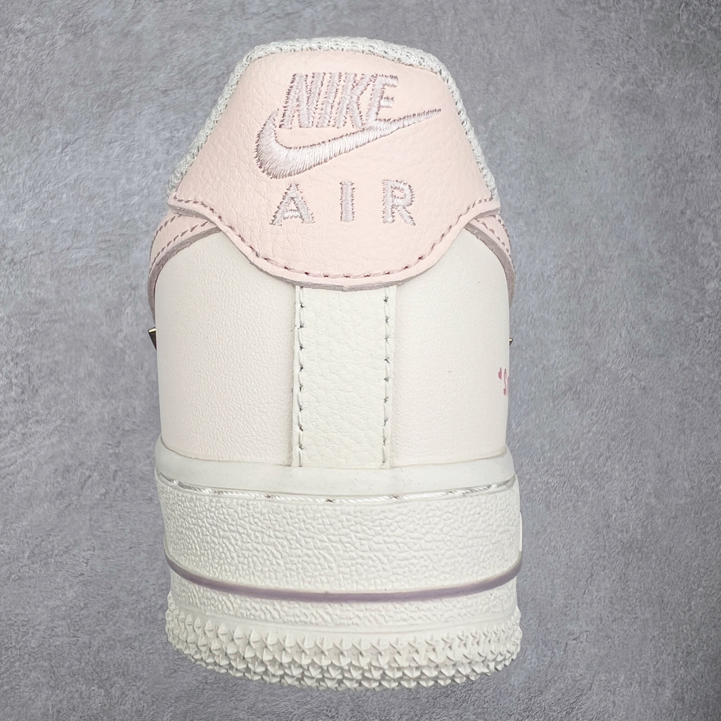 图片[8]-NK Air Force 1´07 Low 空军一号低帮百搭休闲运动板鞋 FC1122-333 柔软、弹性十足的缓震性能和出色的中底设计 横跨复古与现代的外型结合 造就出风靡全球 三十多年的Force 1 直到今天还深受青睐 尺码：36 36.5 37.5 38 38.5 39 40 40.5 41 42 42.5 43 44 44.5 45-选品中心