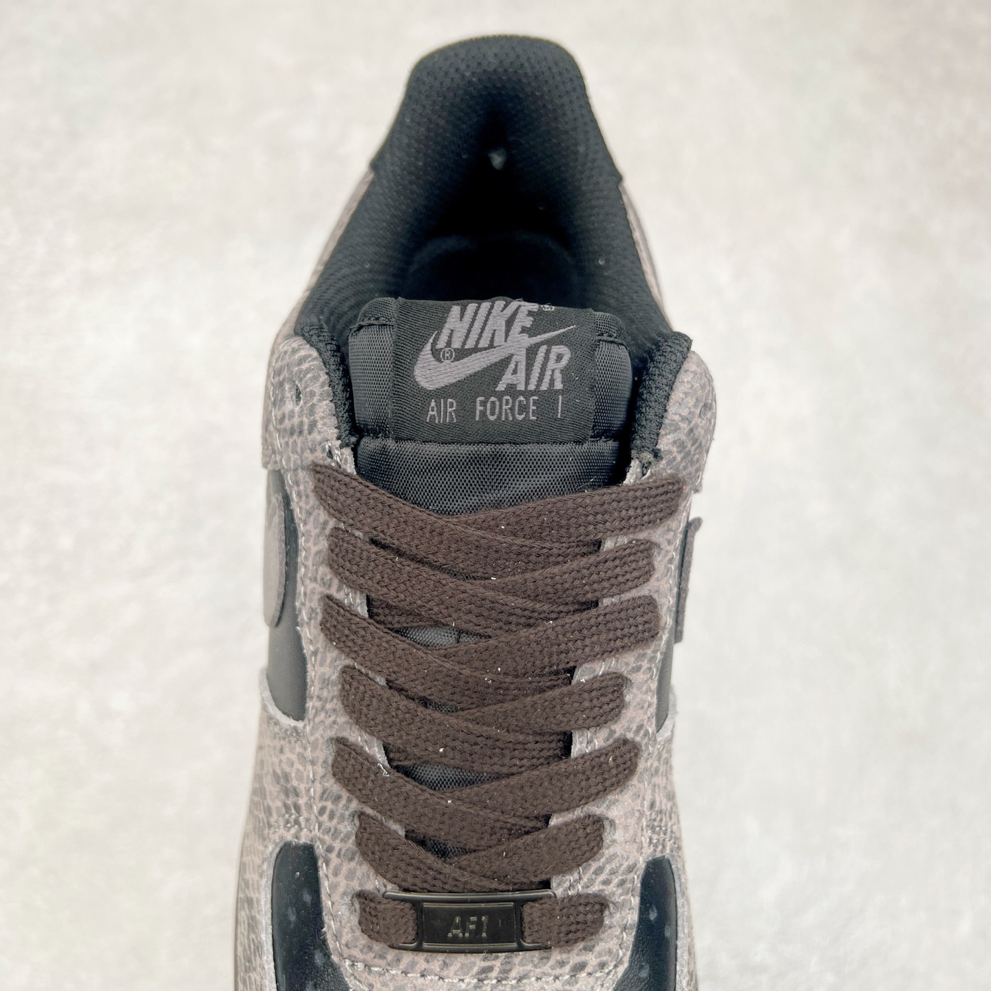 图片[5]-＃福利特价 NK Air Force 1´07 Low 空军一号低帮百搭休闲运动板鞋 HF2898-001 柔软、弹性十足的缓震性能和出色的中底设计 横跨复古与现代的外型结合 造就出风靡全球 三十多年的Force 1 直到今天还深受青睐 尺码：36 36.5 37.5 38 38.5 39 40 40.5 41 42 42.5 43 44 44.5 45-选品中心