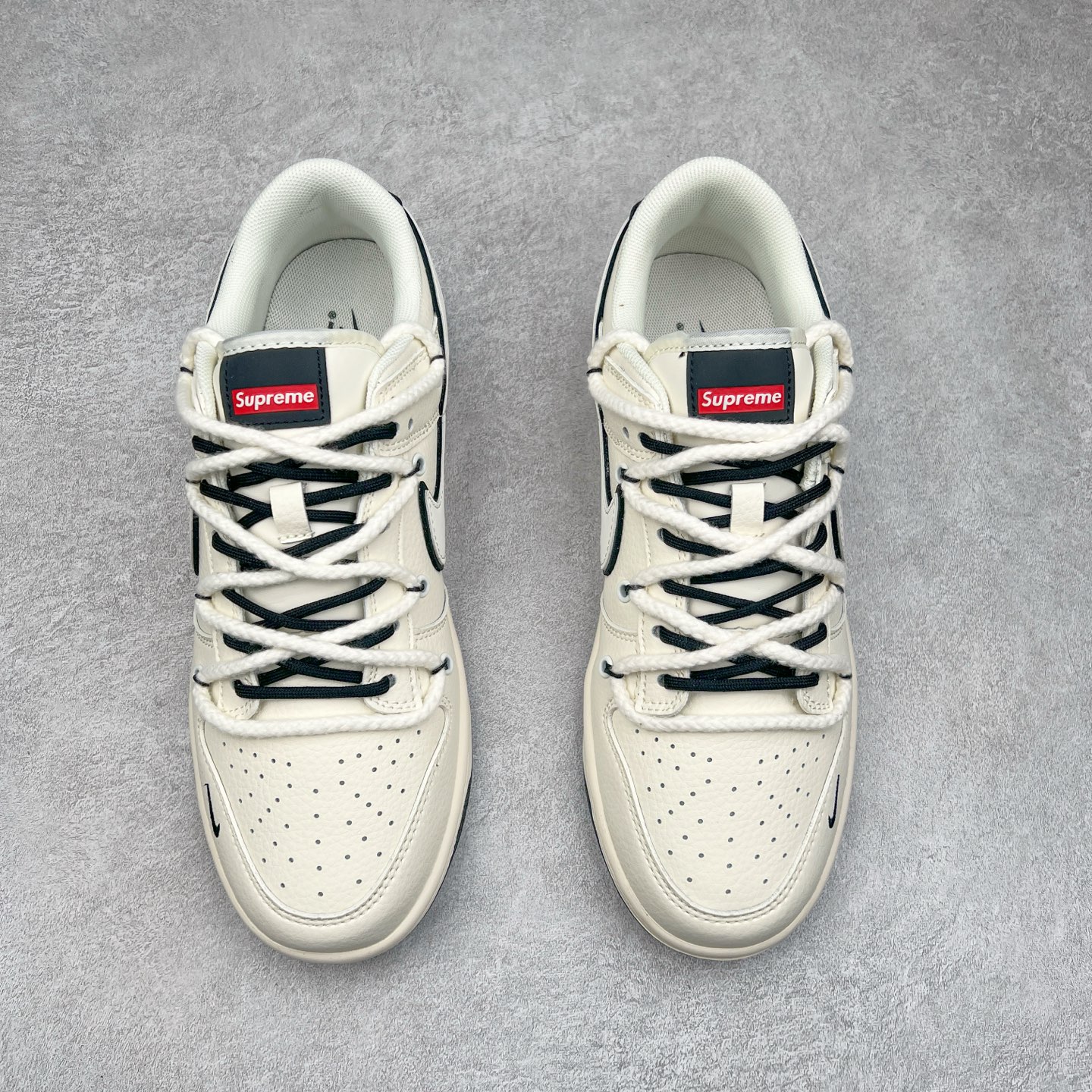 图片[2]-NK Dunk Low 定制配色 YX5066-259 大厂出品 极力推荐 原装头层材料 独家版型蒸餾加工帶來的是更好的视觉和脚感体验大厂纯原品质出货 清洁度 电绣工艺 皮料切割干净无任何毛边 细节完美 尺码：36 36.5 37.5 38 38.5 39 40 40.5 41 42 42.5 43 44 44.5 45-选品中心