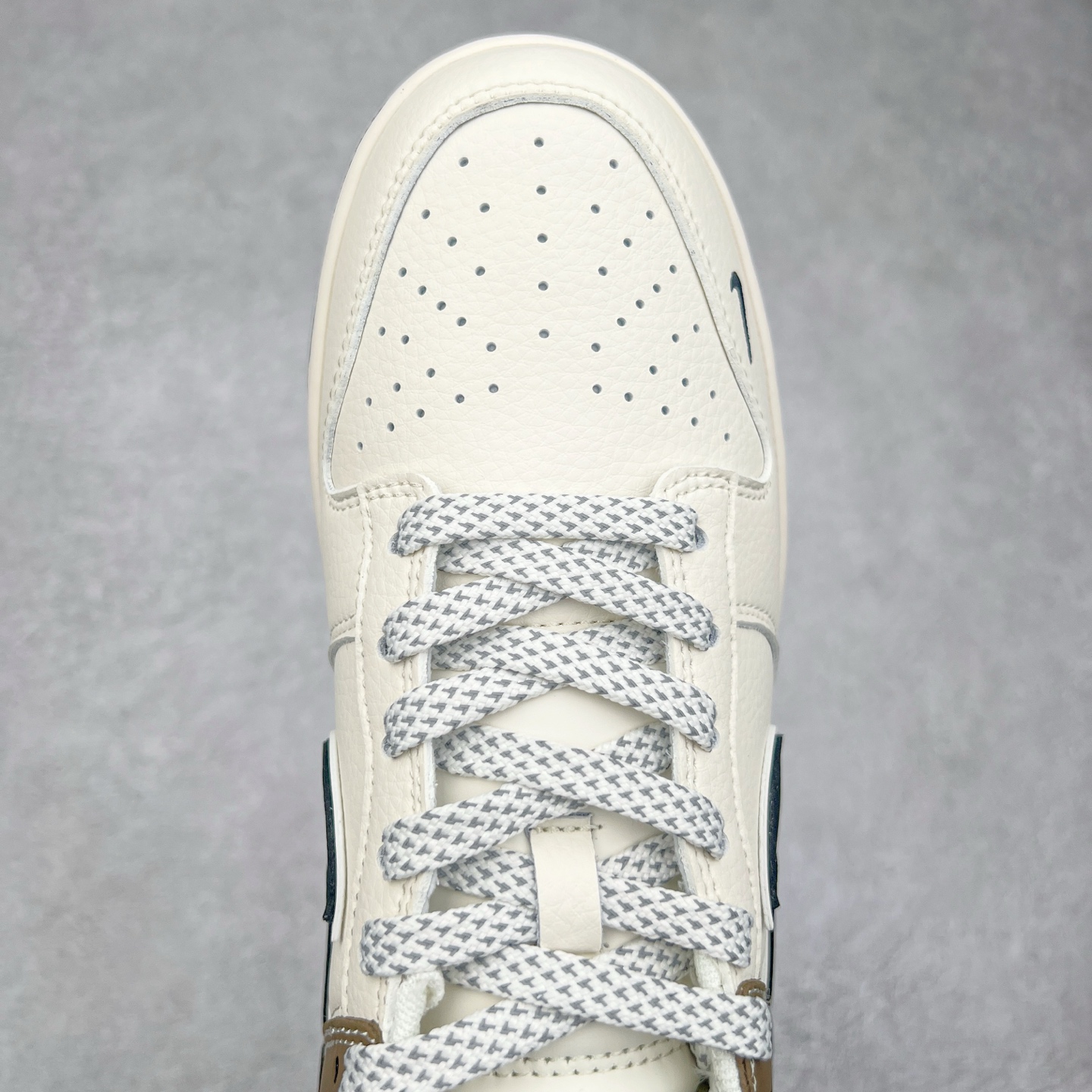 图片[4]-NK Dunk Low 定制配色 XS6089-502 大厂出品 极力推荐 原装头层材料 独家版型蒸餾加工帶來的是更好的视觉和脚感体验大厂纯原品质出货 清洁度 电绣工艺 皮料切割干净无任何毛边 细节完美 尺码：36 36.5 37.5 38 38.5 39 40 40.5 41 42 42.5 43 44 44.5 45-选品中心