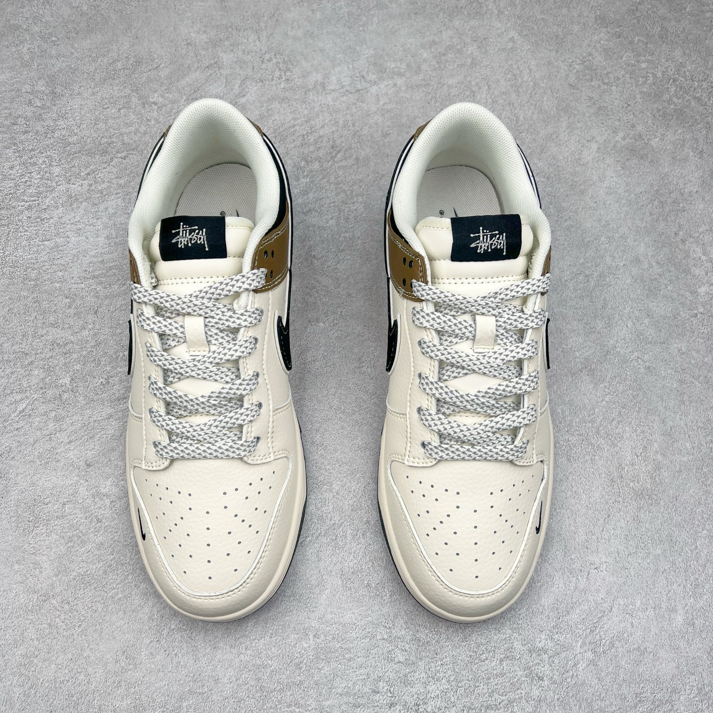 图片[2]-NK Dunk Low 定制配色 XS6089-502 大厂出品 极力推荐 原装头层材料 独家版型蒸餾加工帶來的是更好的视觉和脚感体验大厂纯原品质出货 清洁度 电绣工艺 皮料切割干净无任何毛边 细节完美 尺码：36 36.5 37.5 38 38.5 39 40 40.5 41 42 42.5 43 44 44.5 45-选品中心