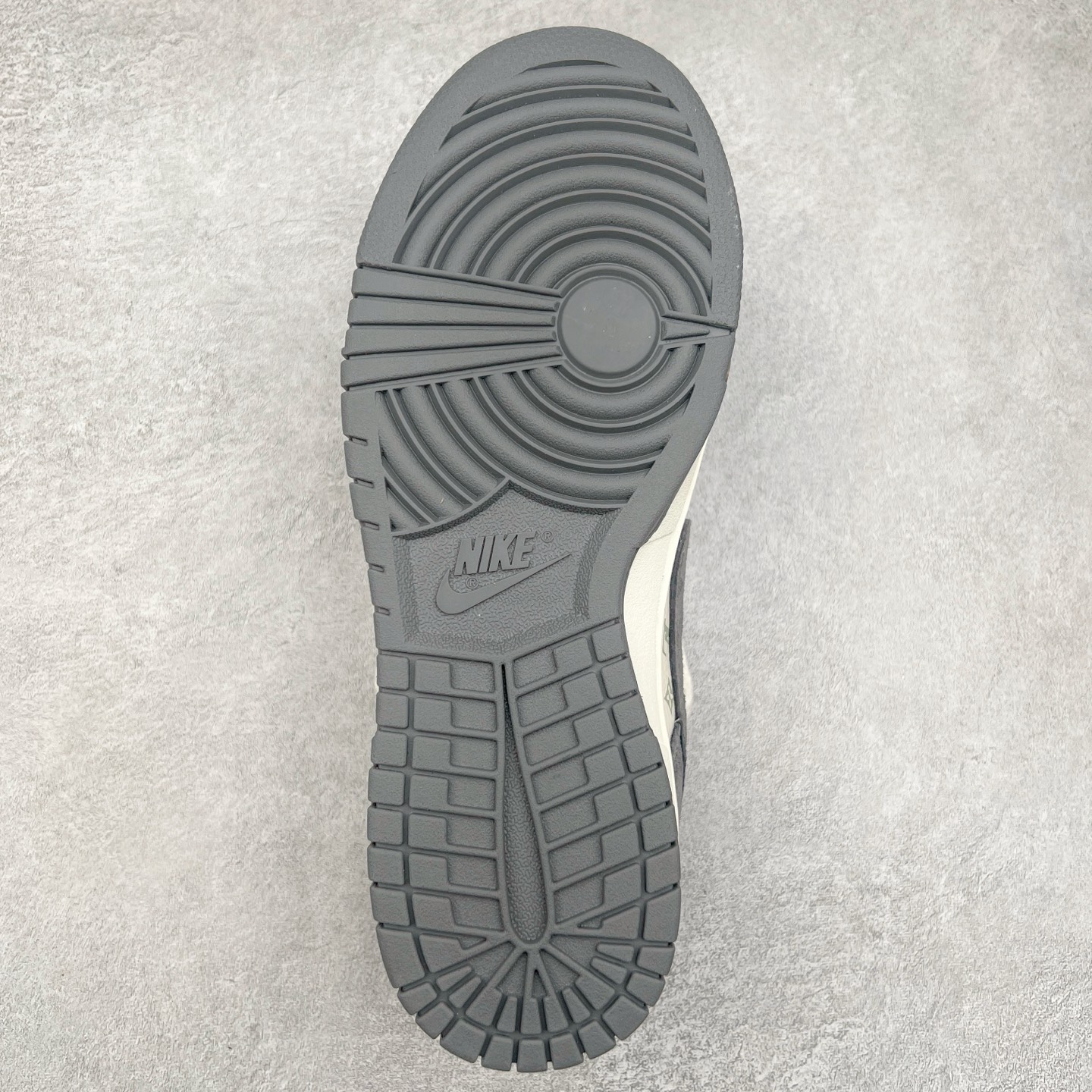 图片[9]-NK Dunk Low 定制配色 FC1688-138 大厂出品 极力推荐 原装头层材料 独家版型蒸餾加工帶來的是更好的视觉和脚感体验大厂纯原品质出货 清洁度 电绣工艺 皮料切割干净无任何毛边 细节完美 尺码：36 36.5 37.5 38 38.5 39 40 40.5 41 42 42.5 43 44 44.5 45-选品中心