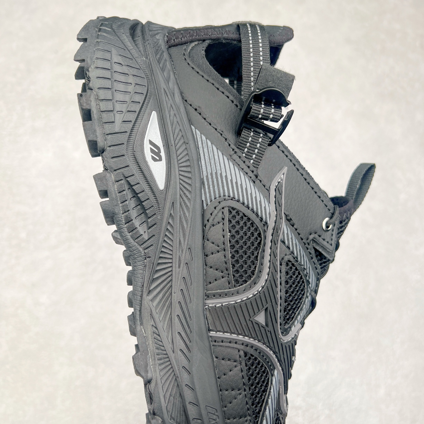 图片[6]-Mizuno Speed 2K 美津浓复古厚底织物合成革防滑耐磨透气低帮休闲跑步鞋 美津浓（Mizuno）是日本美津浓株式会社于1906年创立的运动品牌，经过一个多世纪的不断努力现已成为世界著名的运动器具、服装和鞋类生产商。美津浓力求服务于各类运动项目，并竭力使运动生活更加愉快和振奋。产品种类齐全，覆盖几乎全部主要运动项目，达到30万多个品类。尺码：36 36.5 37.5 38 38.5 39 40 40.5 41 42 42.5 43 44 44.5 45-选品中心