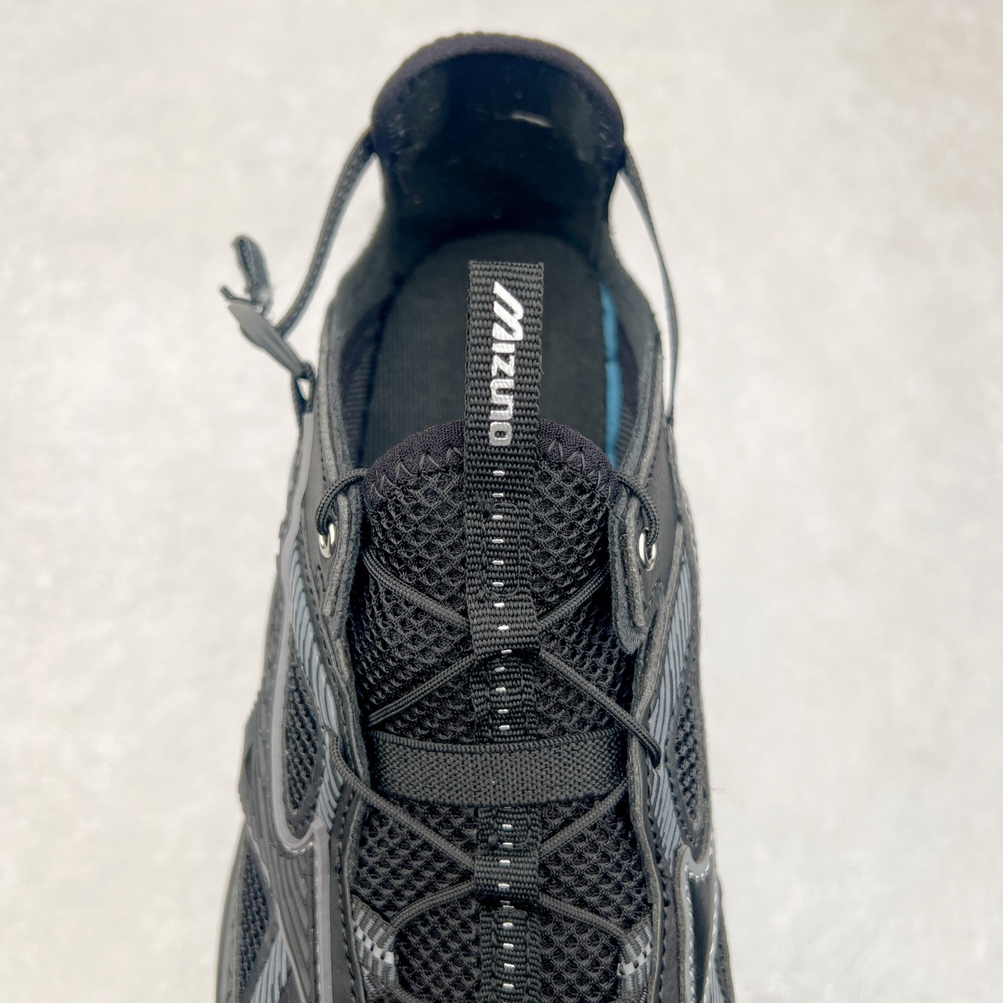 图片[5]-Mizuno Speed 2K 美津浓复古厚底织物合成革防滑耐磨透气低帮休闲跑步鞋 美津浓（Mizuno）是日本美津浓株式会社于1906年创立的运动品牌，经过一个多世纪的不断努力现已成为世界著名的运动器具、服装和鞋类生产商。美津浓力求服务于各类运动项目，并竭力使运动生活更加愉快和振奋。产品种类齐全，覆盖几乎全部主要运动项目，达到30万多个品类。尺码：36 36.5 37.5 38 38.5 39 40 40.5 41 42 42.5 43 44 44.5 45-选品中心