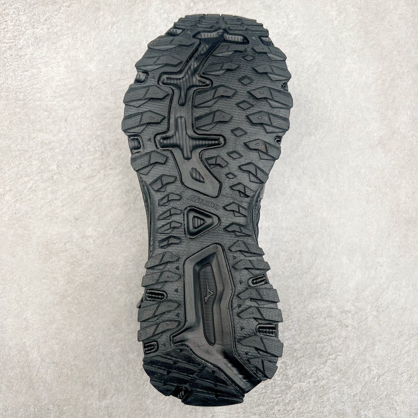 图片[9]-Mizuno Speed 2K 美津浓复古厚底织物合成革防滑耐磨透气低帮休闲跑步鞋 美津浓（Mizuno）是日本美津浓株式会社于1906年创立的运动品牌，经过一个多世纪的不断努力现已成为世界著名的运动器具、服装和鞋类生产商。美津浓力求服务于各类运动项目，并竭力使运动生活更加愉快和振奋。产品种类齐全，覆盖几乎全部主要运动项目，达到30万多个品类。尺码：36 36.5 37.5 38 38.5 39 40 40.5 41 42 42.5 43 44 44.5 45-选品中心