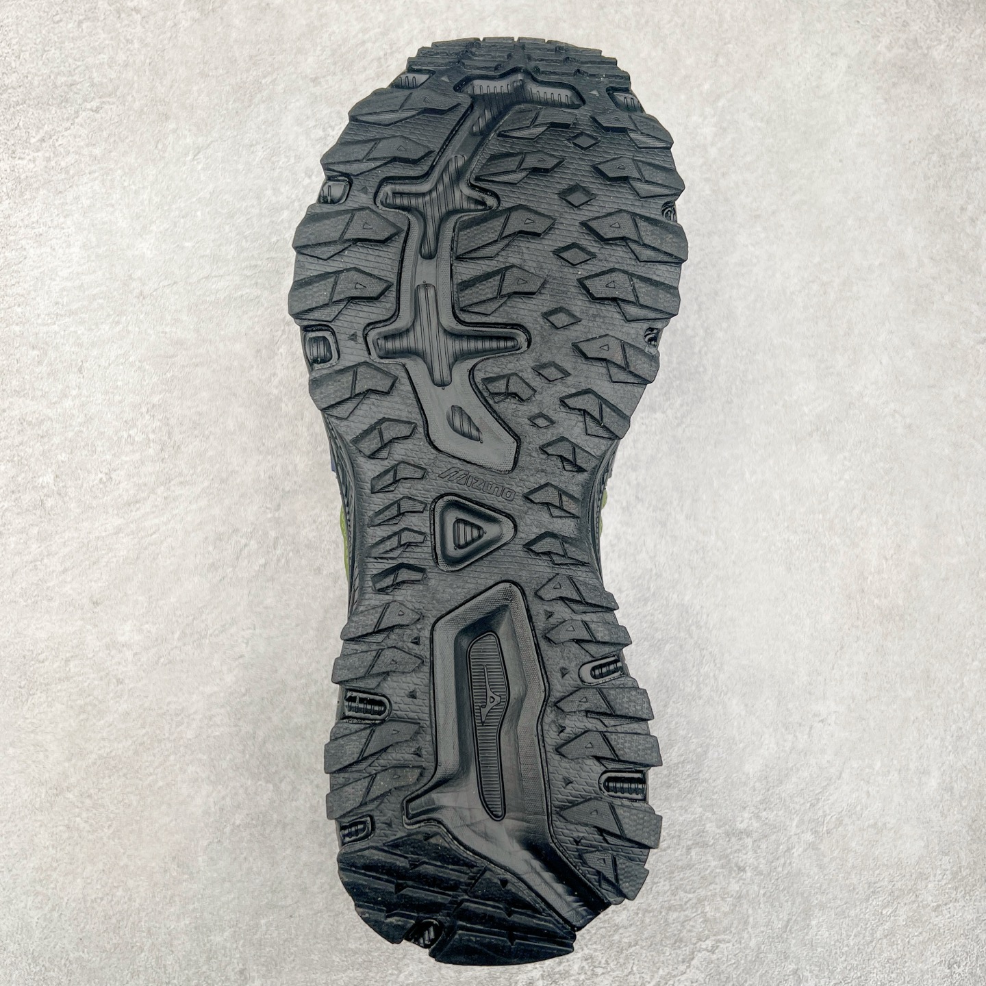 图片[9]-Mizuno Speed 2K 美津浓复古厚底织物合成革防滑耐磨透气低帮休闲跑步鞋 美津浓（Mizuno）是日本美津浓株式会社于1906年创立的运动品牌，经过一个多世纪的不断努力现已成为世界著名的运动器具、服装和鞋类生产商。美津浓力求服务于各类运动项目，并竭力使运动生活更加愉快和振奋。产品种类齐全，覆盖几乎全部主要运动项目，达到30万多个品类。尺码：36 36.5 37.5 38 38.5 39 40 40.5 41 42 42.5 43 44 44.5 45-选品中心