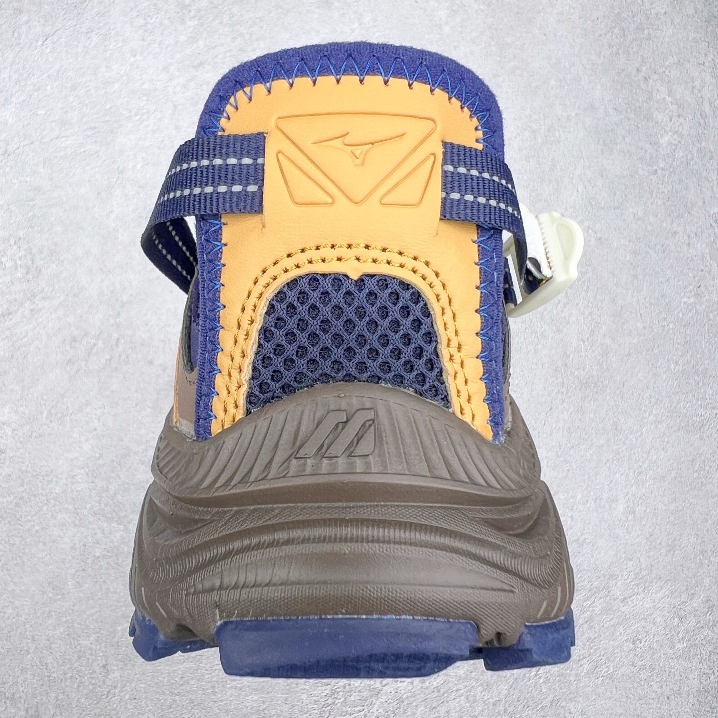 图片[8]-Mizuno Speed 2K 美津浓复古厚底织物合成革防滑耐磨透气低帮休闲跑步鞋 美津浓（Mizuno）是日本美津浓株式会社于1906年创立的运动品牌，经过一个多世纪的不断努力现已成为世界著名的运动器具、服装和鞋类生产商。美津浓力求服务于各类运动项目，并竭力使运动生活更加愉快和振奋。产品种类齐全，覆盖几乎全部主要运动项目，达到30万多个品类。尺码：36 36.5 37.5 38 38.5 39 40 40.5 41 42 42.5 43 44 44.5 45-选品中心