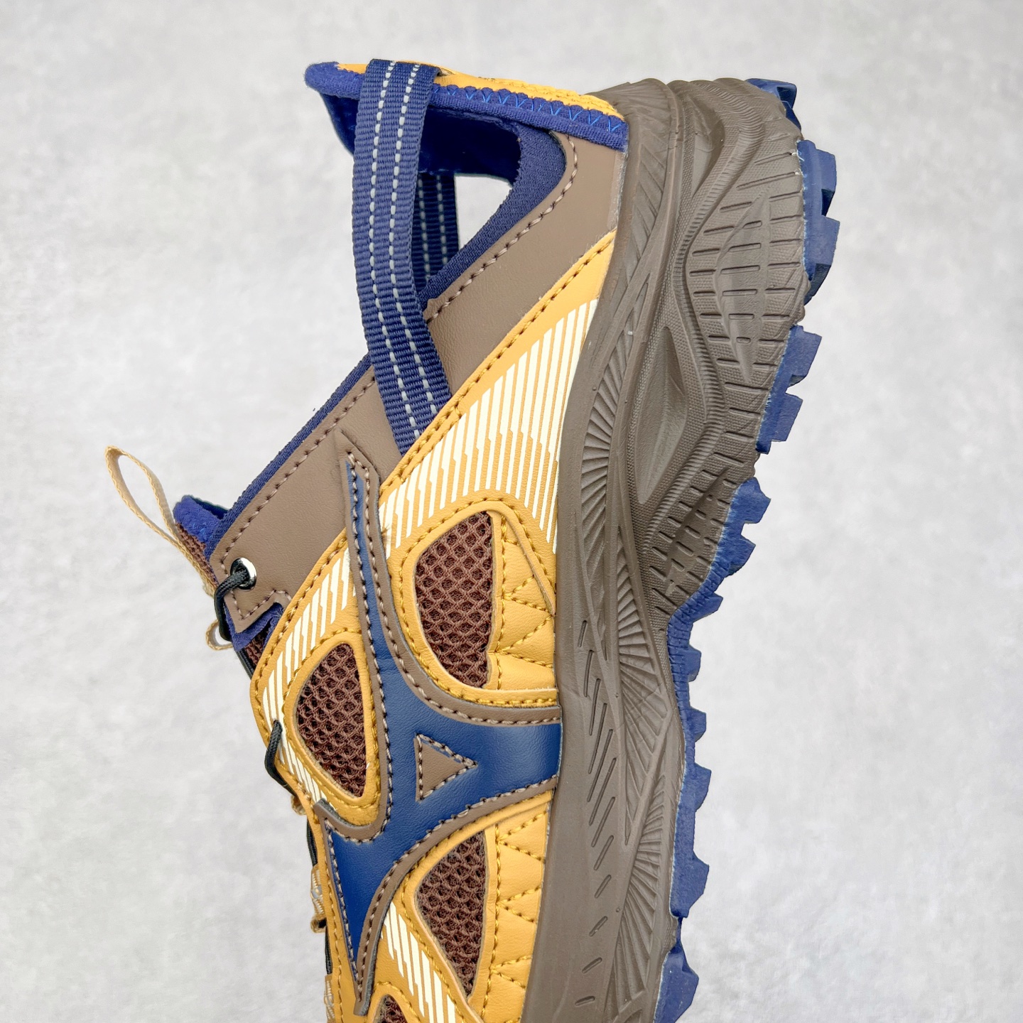 图片[7]-Mizuno Speed 2K 美津浓复古厚底织物合成革防滑耐磨透气低帮休闲跑步鞋 美津浓（Mizuno）是日本美津浓株式会社于1906年创立的运动品牌，经过一个多世纪的不断努力现已成为世界著名的运动器具、服装和鞋类生产商。美津浓力求服务于各类运动项目，并竭力使运动生活更加愉快和振奋。产品种类齐全，覆盖几乎全部主要运动项目，达到30万多个品类。尺码：36 36.5 37.5 38 38.5 39 40 40.5 41 42 42.5 43 44 44.5 45-选品中心