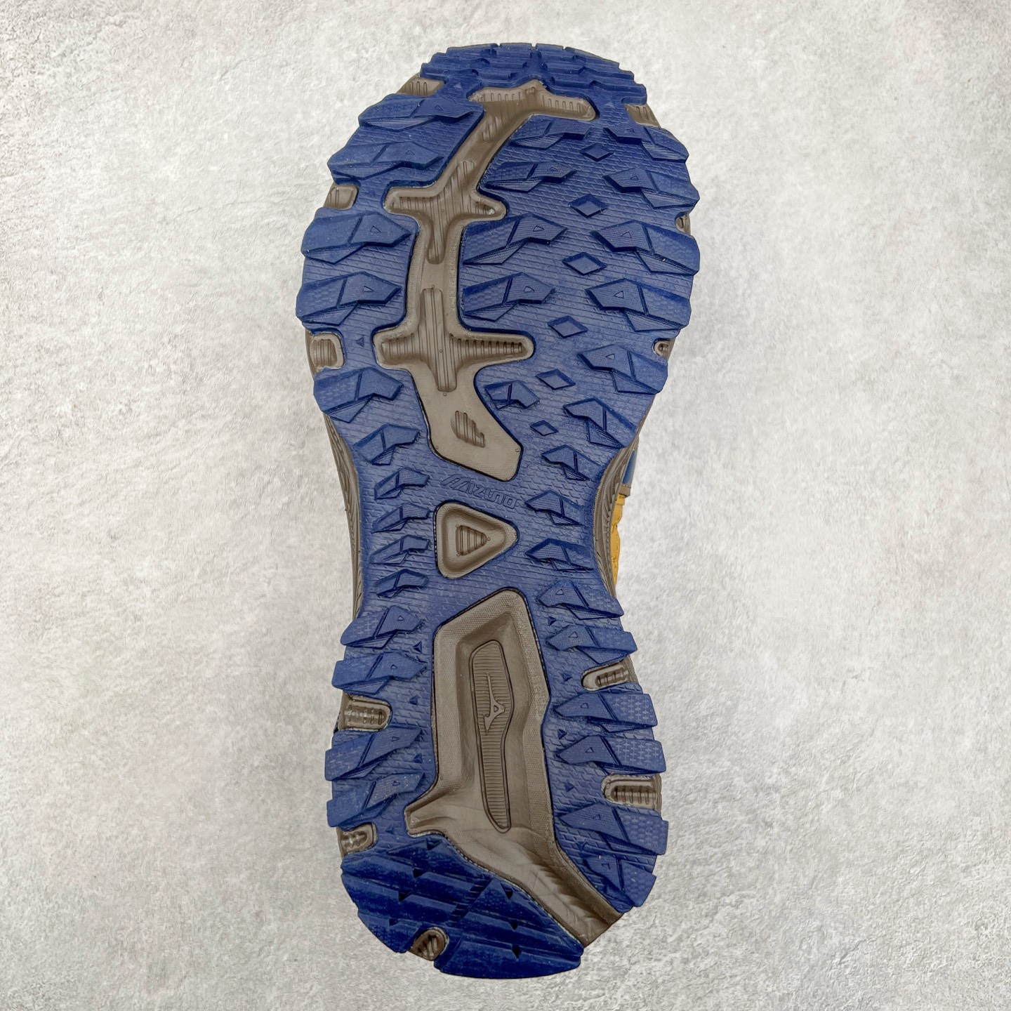 图片[9]-Mizuno Speed 2K 美津浓复古厚底织物合成革防滑耐磨透气低帮休闲跑步鞋 美津浓（Mizuno）是日本美津浓株式会社于1906年创立的运动品牌，经过一个多世纪的不断努力现已成为世界著名的运动器具、服装和鞋类生产商。美津浓力求服务于各类运动项目，并竭力使运动生活更加愉快和振奋。产品种类齐全，覆盖几乎全部主要运动项目，达到30万多个品类。尺码：36 36.5 37.5 38 38.5 39 40 40.5 41 42 42.5 43 44 44.5 45-选品中心