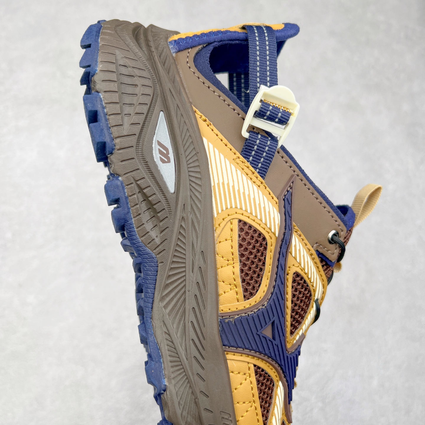 图片[6]-Mizuno Speed 2K 美津浓复古厚底织物合成革防滑耐磨透气低帮休闲跑步鞋 美津浓（Mizuno）是日本美津浓株式会社于1906年创立的运动品牌，经过一个多世纪的不断努力现已成为世界著名的运动器具、服装和鞋类生产商。美津浓力求服务于各类运动项目，并竭力使运动生活更加愉快和振奋。产品种类齐全，覆盖几乎全部主要运动项目，达到30万多个品类。尺码：36 36.5 37.5 38 38.5 39 40 40.5 41 42 42.5 43 44 44.5 45-选品中心