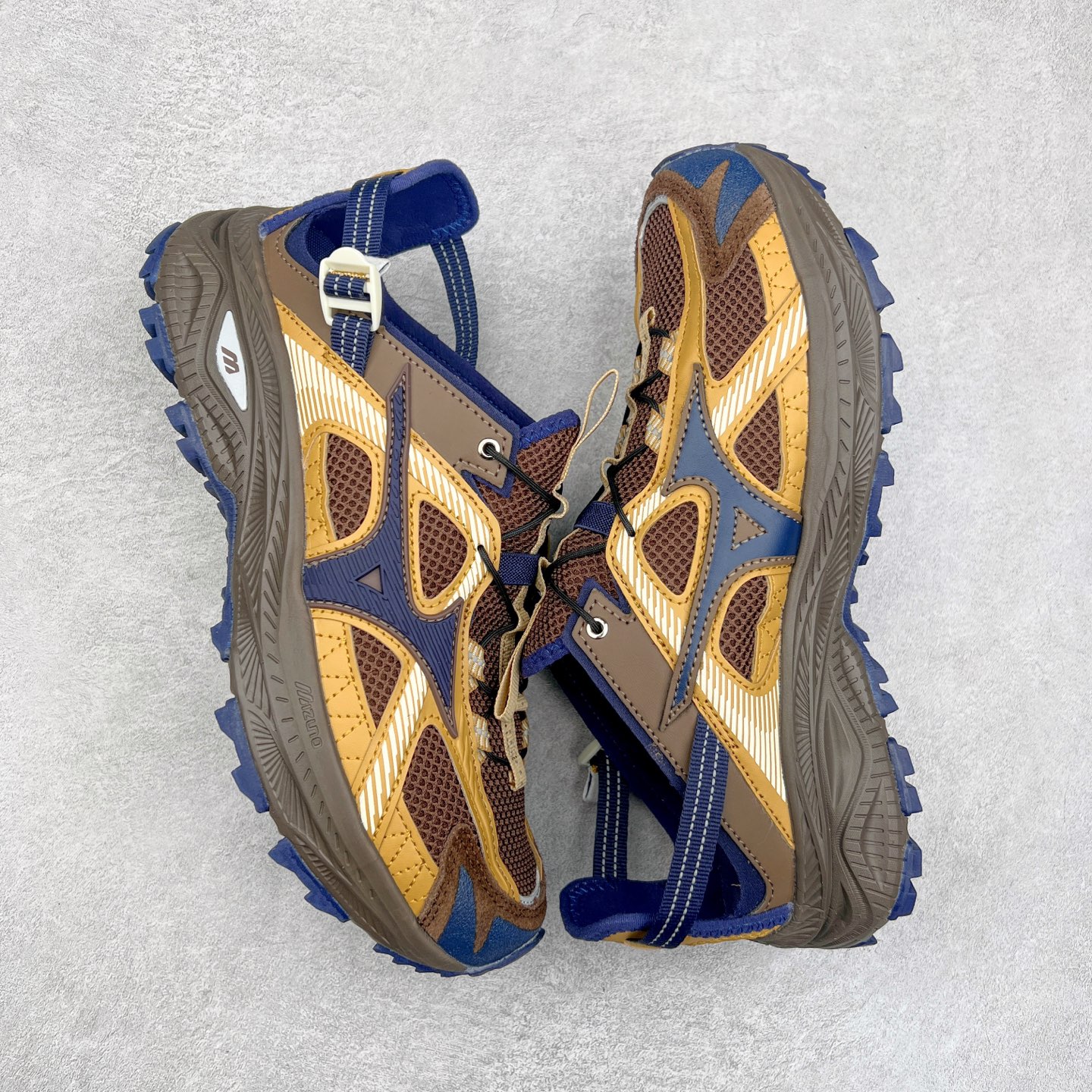 图片[3]-Mizuno Speed 2K 美津浓复古厚底织物合成革防滑耐磨透气低帮休闲跑步鞋 美津浓（Mizuno）是日本美津浓株式会社于1906年创立的运动品牌，经过一个多世纪的不断努力现已成为世界著名的运动器具、服装和鞋类生产商。美津浓力求服务于各类运动项目，并竭力使运动生活更加愉快和振奋。产品种类齐全，覆盖几乎全部主要运动项目，达到30万多个品类。尺码：36 36.5 37.5 38 38.5 39 40 40.5 41 42 42.5 43 44 44.5 45-选品中心