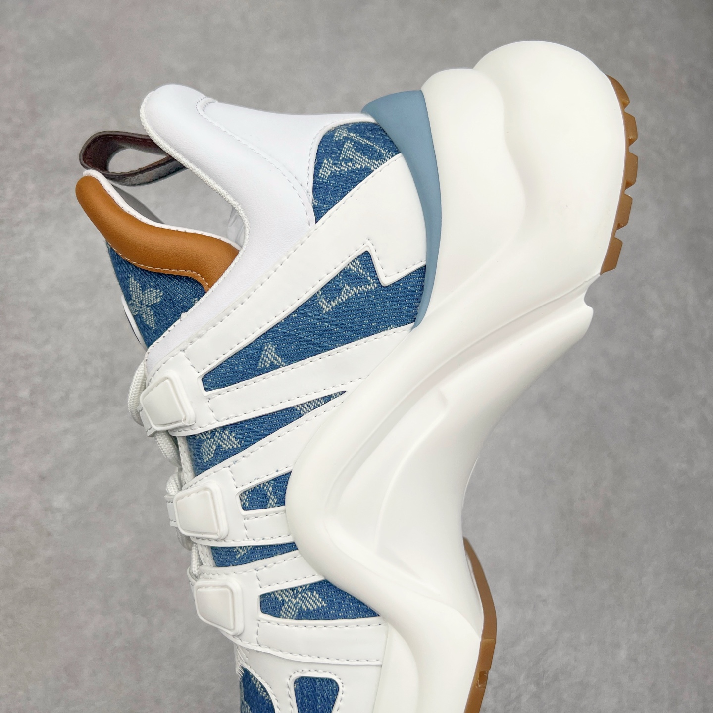 图片[7]-＃纯原福利 Louis Vuitton Archlight Sneakers lv真皮拼色减震运动弓型舞蹈复古走秀老爹运动鞋 升级2023原装配件5D效果礼盒及全套原装配件包装物#支持感应NFC官网跳转#雪梨形超软沙绒纸团+细节制造精品#采用头层小牛皮革饰片#独立开发TPU回弹中底#组合TPR耐磨外底#超软皮内里脚垫❗ 尺码：35-39-选品中心