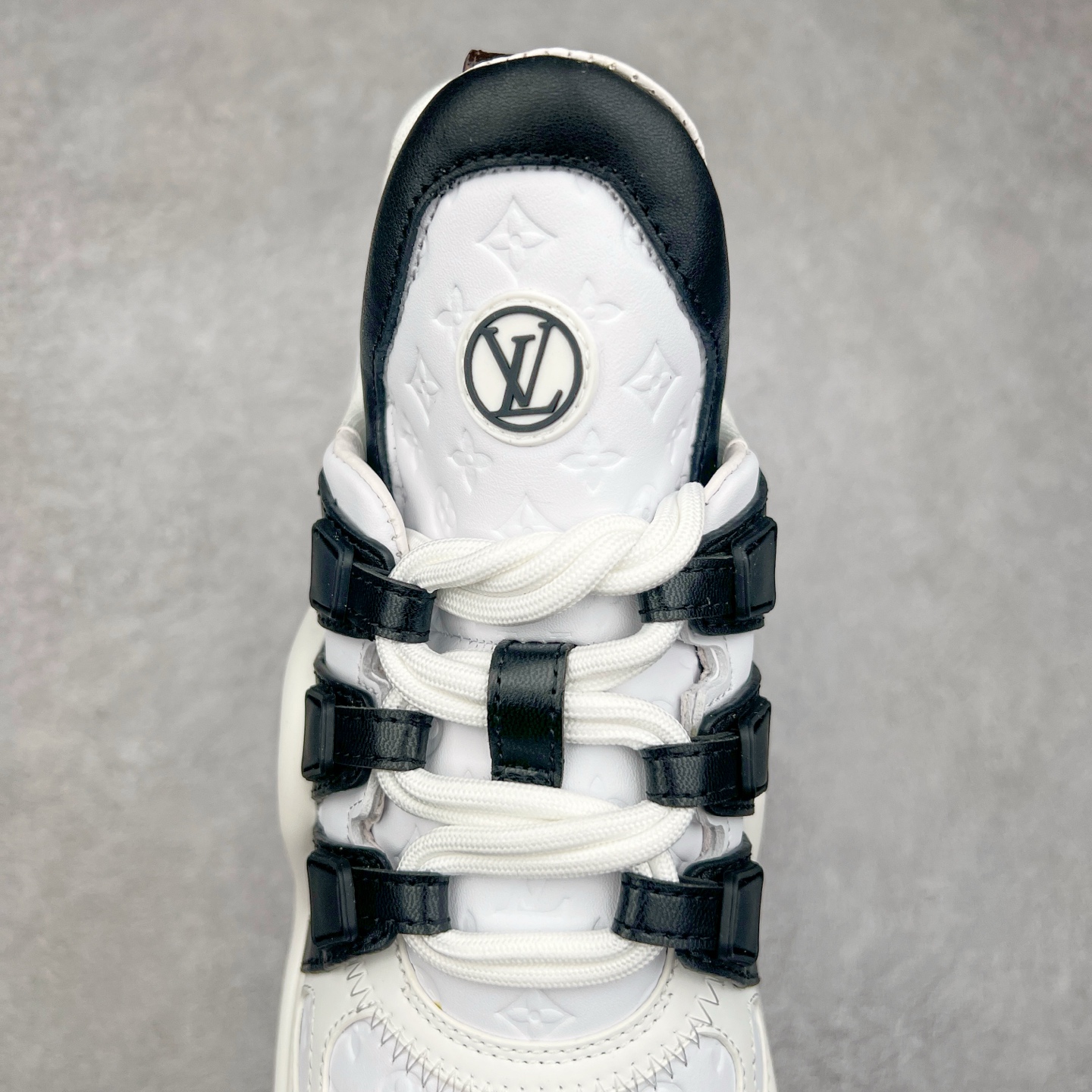图片[5]-＃纯原福利 Louis Vuitton Archlight Sneakers lv真皮拼色减震运动弓型舞蹈复古走秀老爹运动鞋 升级2023原装配件5D效果礼盒及全套原装配件包装物#支持感应NFC官网跳转#雪梨形超软沙绒纸团+细节制造精品#采用头层小牛皮革饰片#独立开发TPU回弹中底#组合TPR耐磨外底#超软皮内里脚垫❗ 尺码：35-39-选品中心