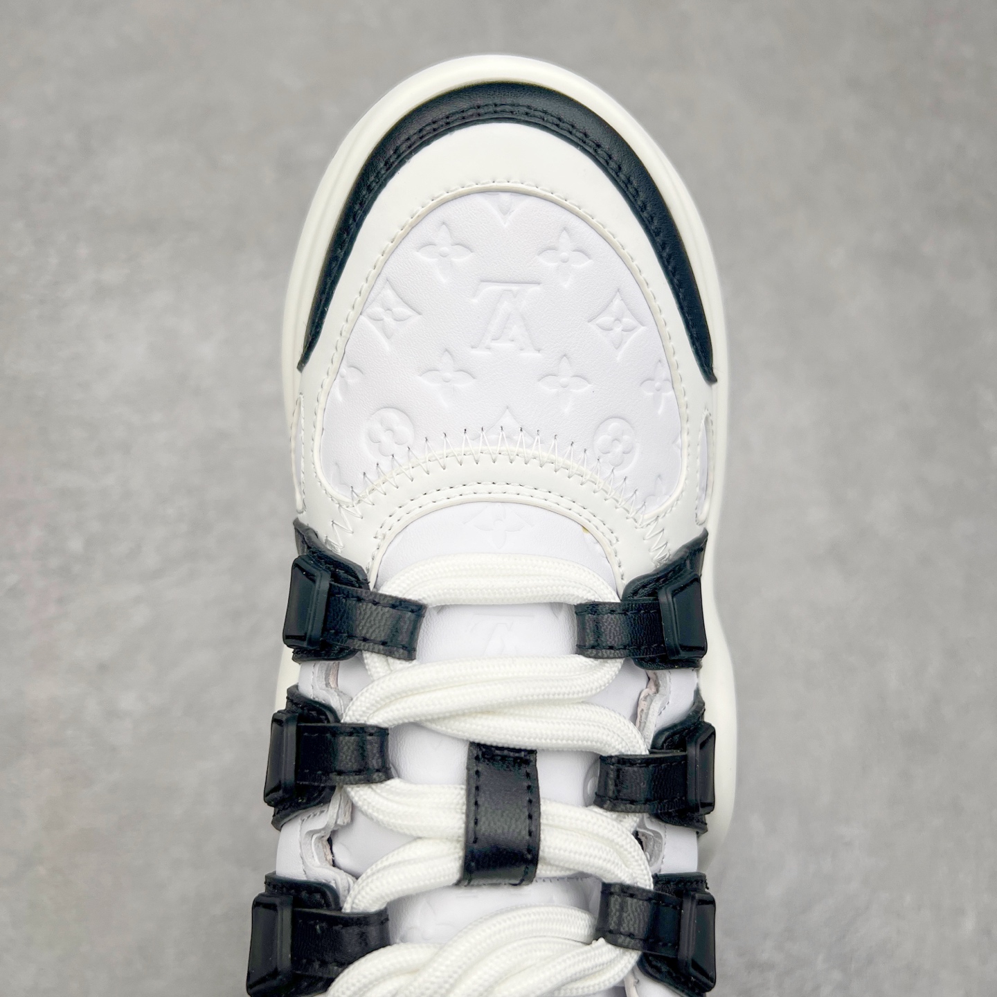 图片[4]-＃纯原福利 Louis Vuitton Archlight Sneakers lv真皮拼色减震运动弓型舞蹈复古走秀老爹运动鞋 升级2023原装配件5D效果礼盒及全套原装配件包装物#支持感应NFC官网跳转#雪梨形超软沙绒纸团+细节制造精品#采用头层小牛皮革饰片#独立开发TPU回弹中底#组合TPR耐磨外底#超软皮内里脚垫❗ 尺码：35-39-选品中心