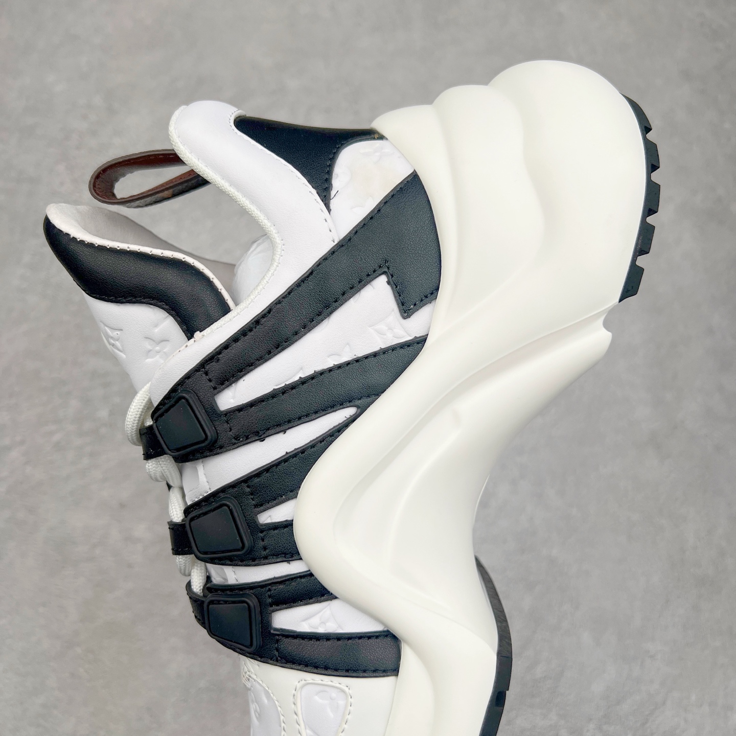 图片[7]-＃纯原福利 Louis Vuitton Archlight Sneakers lv真皮拼色减震运动弓型舞蹈复古走秀老爹运动鞋 升级2023原装配件5D效果礼盒及全套原装配件包装物#支持感应NFC官网跳转#雪梨形超软沙绒纸团+细节制造精品#采用头层小牛皮革饰片#独立开发TPU回弹中底#组合TPR耐磨外底#超软皮内里脚垫❗ 尺码：35-39-选品中心