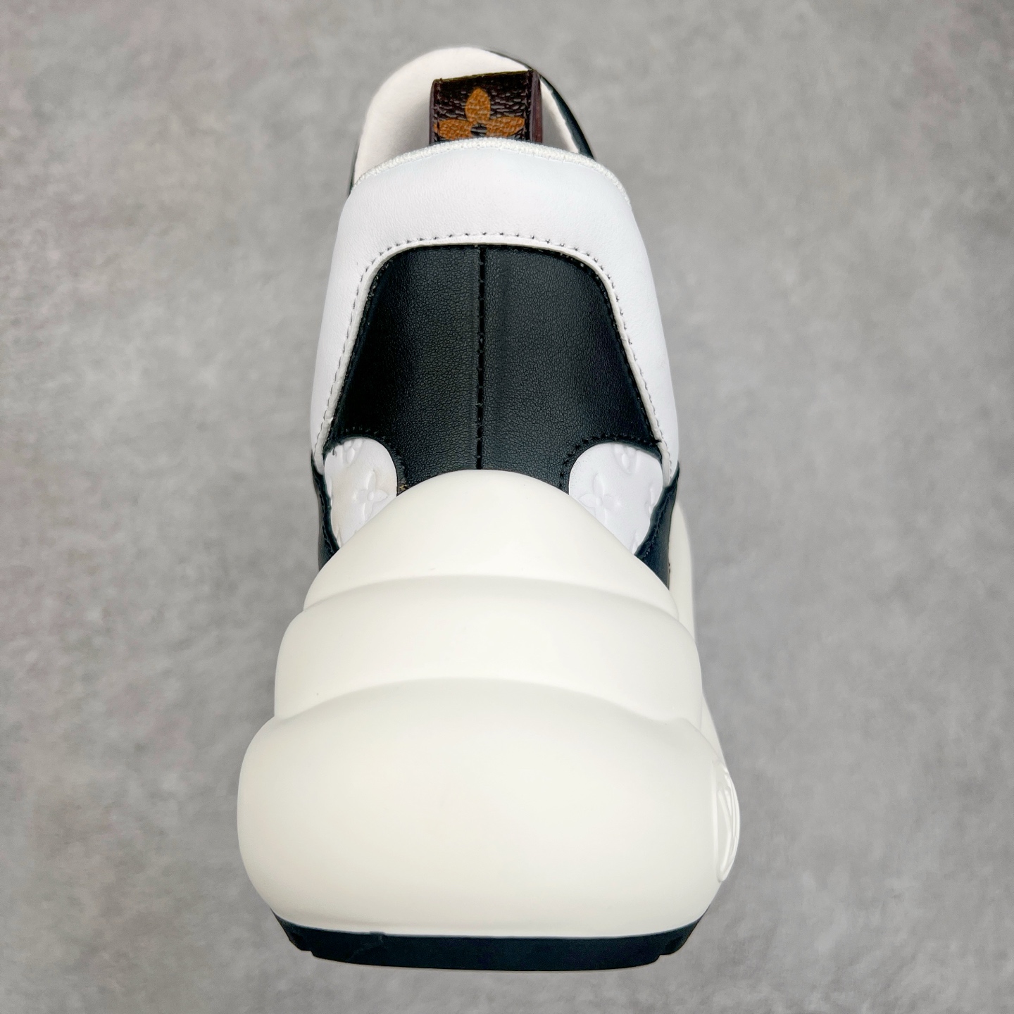 图片[8]-＃纯原福利 Louis Vuitton Archlight Sneakers lv真皮拼色减震运动弓型舞蹈复古走秀老爹运动鞋 升级2023原装配件5D效果礼盒及全套原装配件包装物#支持感应NFC官网跳转#雪梨形超软沙绒纸团+细节制造精品#采用头层小牛皮革饰片#独立开发TPU回弹中底#组合TPR耐磨外底#超软皮内里脚垫❗ 尺码：35-39-选品中心