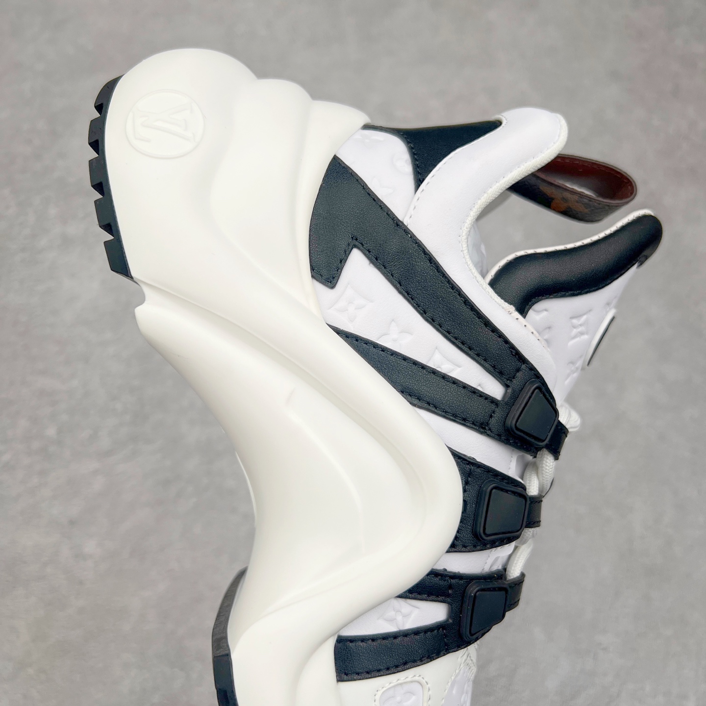 图片[6]-＃纯原福利 Louis Vuitton Archlight Sneakers lv真皮拼色减震运动弓型舞蹈复古走秀老爹运动鞋 升级2023原装配件5D效果礼盒及全套原装配件包装物#支持感应NFC官网跳转#雪梨形超软沙绒纸团+细节制造精品#采用头层小牛皮革饰片#独立开发TPU回弹中底#组合TPR耐磨外底#超软皮内里脚垫❗ 尺码：35-39-选品中心