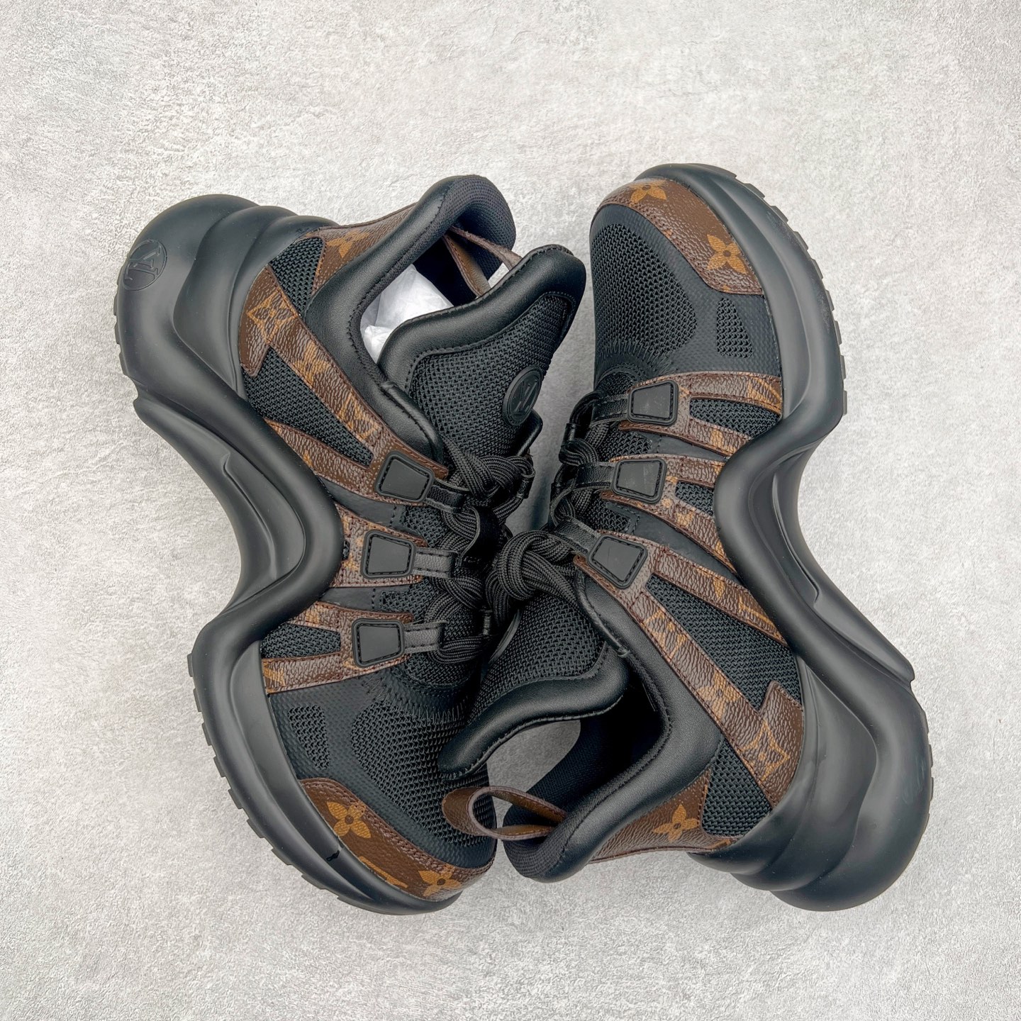 图片[3]-＃纯原福利 Louis Vuitton Archlight Sneakers lv真皮拼色减震运动弓型舞蹈复古走秀老爹运动鞋 升级2023原装配件5D效果礼盒及全套原装配件包装物#支持感应NFC官网跳转#雪梨形超软沙绒纸团+细节制造精品#采用头层小牛皮革饰片#独立开发TPU回弹中底#组合TPR耐磨外底#超软皮内里脚垫❗ 尺码：35-39-选品中心