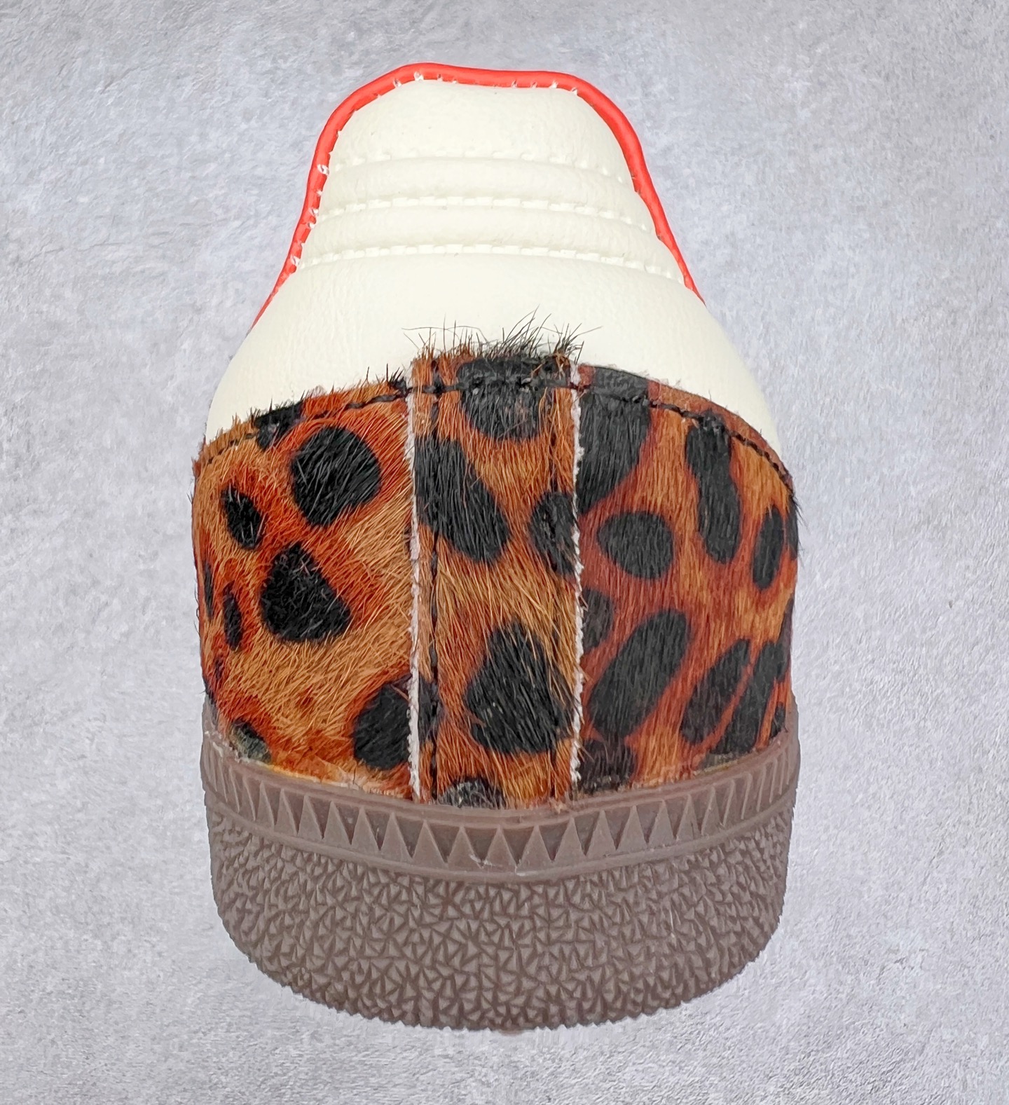 图片[8]-AD Original Samba OG 复古经典轻便板鞋 JI2734 这款桑巴鞋展示了高质量的工艺 带有装饰的超锁缝制和无缝的手感 柔软、柔软的皮革造型和标志性的3条纹完成了精致的外观 正规合身鞋带 鞋面上有绒面鞋垫 橡胶鞋底 享受正畸套筒软感 自50年代首次亮相以来就一直在赢得粉丝的青睐 尺码：36 36.5 37.5 38 38.5 39 40 40.5 41 42 42.5 43 44 44.5 45-选品中心