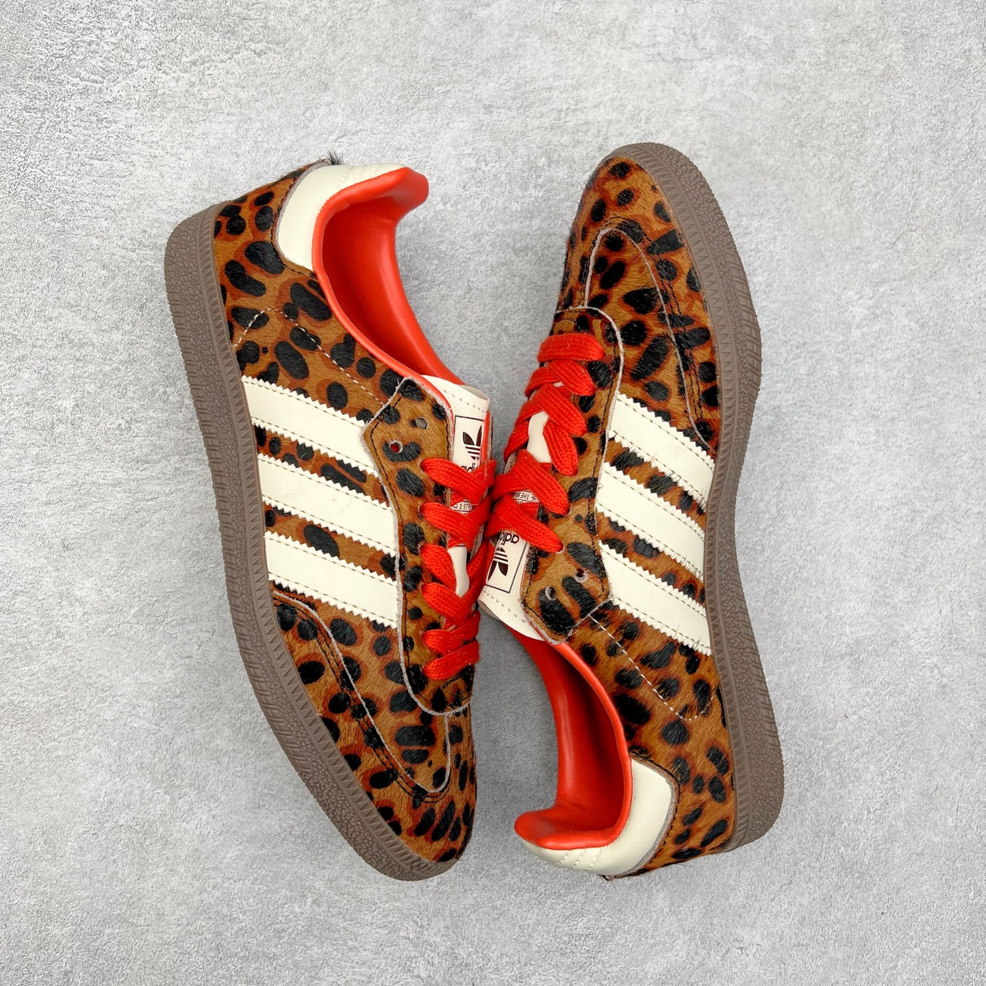 图片[3]-AD Original Samba OG 复古经典轻便板鞋 JI2734 这款桑巴鞋展示了高质量的工艺 带有装饰的超锁缝制和无缝的手感 柔软、柔软的皮革造型和标志性的3条纹完成了精致的外观 正规合身鞋带 鞋面上有绒面鞋垫 橡胶鞋底 享受正畸套筒软感 自50年代首次亮相以来就一直在赢得粉丝的青睐 尺码：36 36.5 37.5 38 38.5 39 40 40.5 41 42 42.5 43 44 44.5 45-选品中心