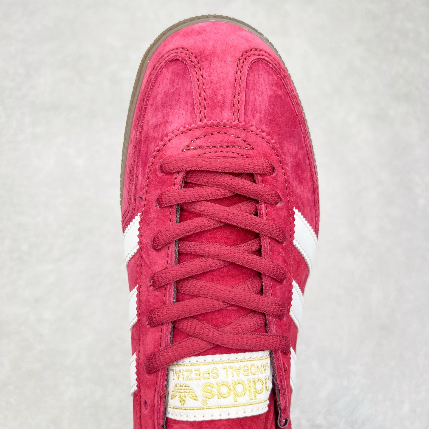 图片[4]-AD Originals Handball SPZL 手球运动员系列百搭休闲运动板鞋 BD7617 这款来自阿迪达斯的这款HANDBALL SPZL前身是一双手球运动鞋，这一次拿来复刻，所以鞋面的主要色彩选用了黑色， 鞋面外侧除了Spezial字母之外还有三叶草标志。Handball SPZL作为复古手球训练鞋与作为室内足球鞋的Samba有着异曲同工之处，但是质感更为出众的鞋身以及丰富的配色选择比起Samba来讲可以说是更胜一筹了！尺码：36 36⅔ 37⅓ 38 38⅔ 39⅓ 40 40⅔ 41⅓ 42 42⅔ 43⅓ 44 45-选品中心