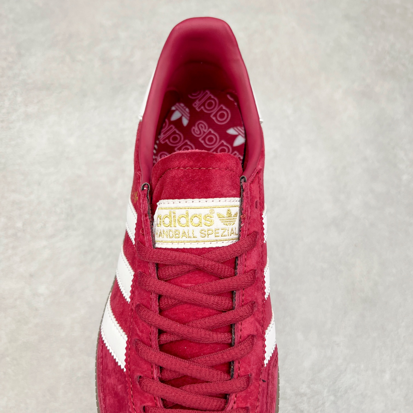 图片[5]-AD Originals Handball SPZL 手球运动员系列百搭休闲运动板鞋 BD7617 这款来自阿迪达斯的这款HANDBALL SPZL前身是一双手球运动鞋，这一次拿来复刻，所以鞋面的主要色彩选用了黑色， 鞋面外侧除了Spezial字母之外还有三叶草标志。Handball SPZL作为复古手球训练鞋与作为室内足球鞋的Samba有着异曲同工之处，但是质感更为出众的鞋身以及丰富的配色选择比起Samba来讲可以说是更胜一筹了！尺码：36 36⅔ 37⅓ 38 38⅔ 39⅓ 40 40⅔ 41⅓ 42 42⅔ 43⅓ 44 45-选品中心