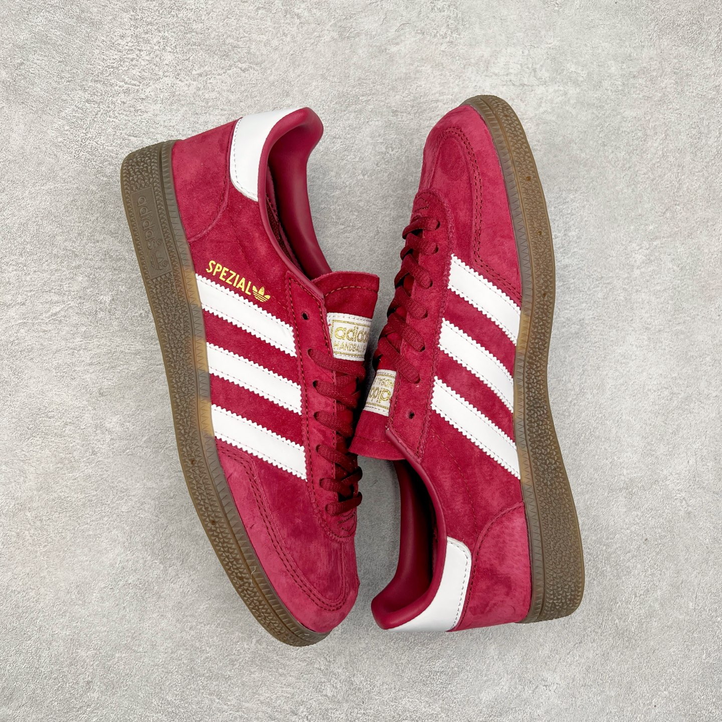 图片[3]-AD Originals Handball SPZL 手球运动员系列百搭休闲运动板鞋 BD7617 这款来自阿迪达斯的这款HANDBALL SPZL前身是一双手球运动鞋，这一次拿来复刻，所以鞋面的主要色彩选用了黑色， 鞋面外侧除了Spezial字母之外还有三叶草标志。Handball SPZL作为复古手球训练鞋与作为室内足球鞋的Samba有着异曲同工之处，但是质感更为出众的鞋身以及丰富的配色选择比起Samba来讲可以说是更胜一筹了！尺码：36 36⅔ 37⅓ 38 38⅔ 39⅓ 40 40⅔ 41⅓ 42 42⅔ 43⅓ 44 45-选品中心