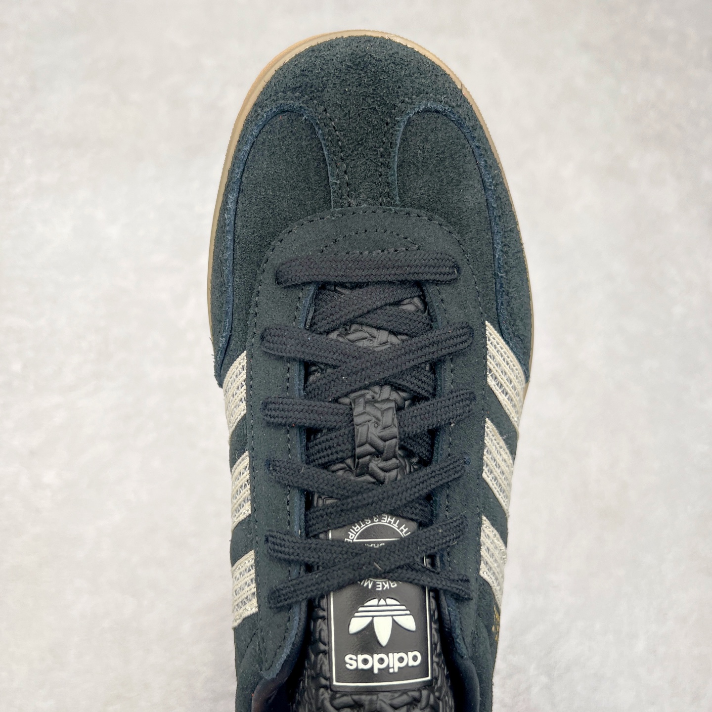 图片[4]-AD Gazelle Indoor Trainers 羚羊内训系列低帮复古百搭休闲运动德训风板鞋 JI2755 90年代经典的复刻版！自60年代以足球训练鞋面世以来,Gazelle就以其经典设计席卷全球。1991年版本的复刻,再造经典Gazelle。采用皮革打造,搭配浊色细节,让这款经典更加简约。尺码：36 36⅔ 37⅓ 38 38⅔ 39⅓ 40 40⅔ 41⅓ 42 42⅔ 43⅓ 44 45-选品中心