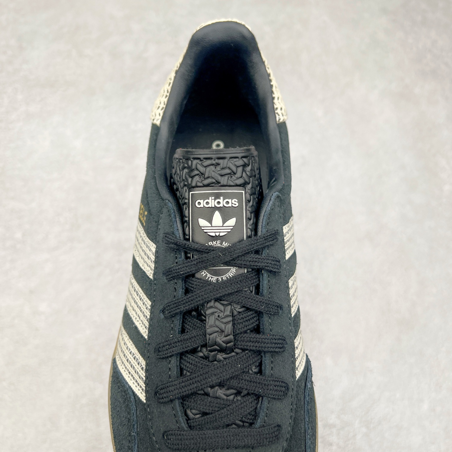 图片[5]-AD Gazelle Indoor Trainers 羚羊内训系列低帮复古百搭休闲运动德训风板鞋 JI2755 90年代经典的复刻版！自60年代以足球训练鞋面世以来,Gazelle就以其经典设计席卷全球。1991年版本的复刻,再造经典Gazelle。采用皮革打造,搭配浊色细节,让这款经典更加简约。尺码：36 36⅔ 37⅓ 38 38⅔ 39⅓ 40 40⅔ 41⅓ 42 42⅔ 43⅓ 44 45-选品中心