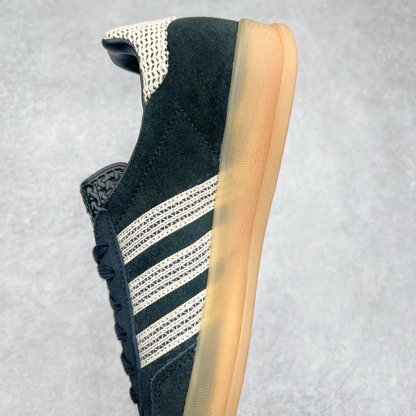 图片[7]-AD Gazelle Indoor Trainers 羚羊内训系列低帮复古百搭休闲运动德训风板鞋 JI2755 90年代经典的复刻版！自60年代以足球训练鞋面世以来,Gazelle就以其经典设计席卷全球。1991年版本的复刻,再造经典Gazelle。采用皮革打造,搭配浊色细节,让这款经典更加简约。尺码：36 36⅔ 37⅓ 38 38⅔ 39⅓ 40 40⅔ 41⅓ 42 42⅔ 43⅓ 44 45-选品中心