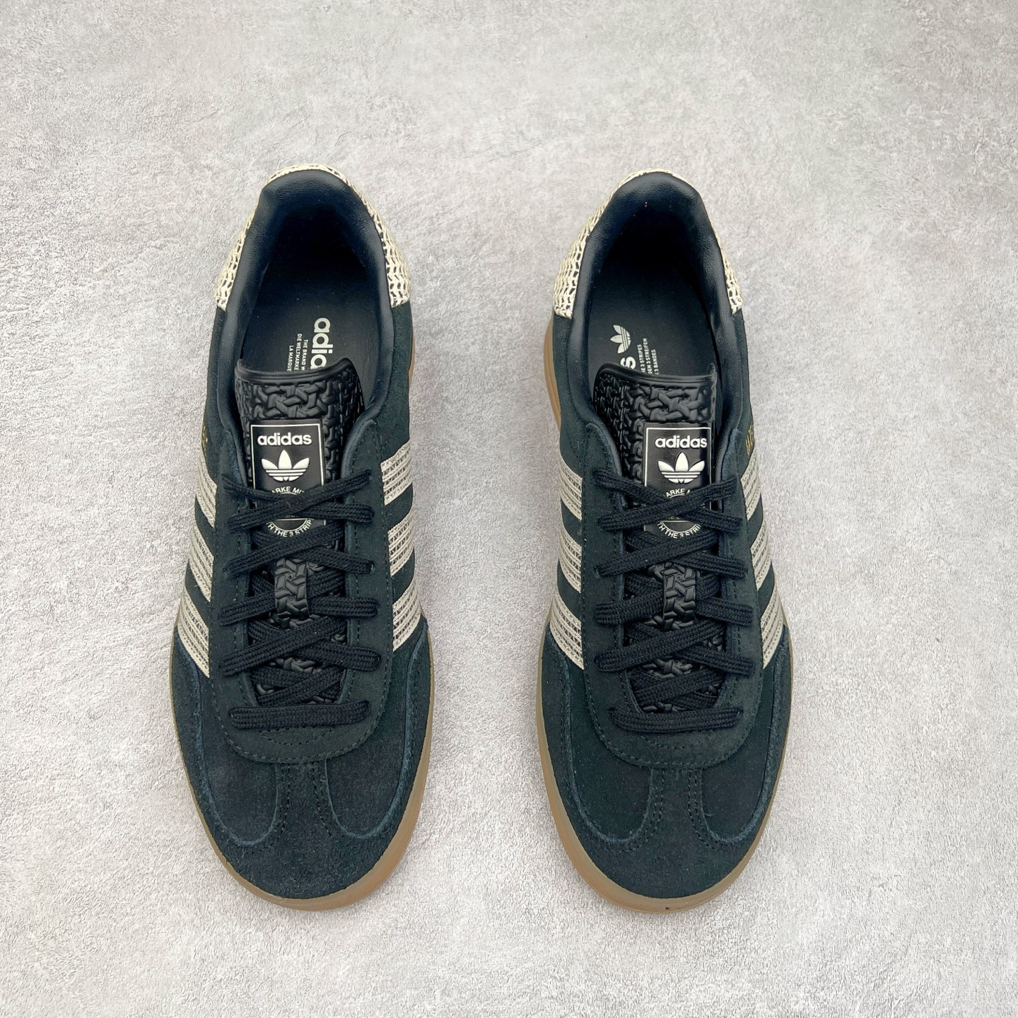 图片[2]-AD Gazelle Indoor Trainers 羚羊内训系列低帮复古百搭休闲运动德训风板鞋 JI2755 90年代经典的复刻版！自60年代以足球训练鞋面世以来,Gazelle就以其经典设计席卷全球。1991年版本的复刻,再造经典Gazelle。采用皮革打造,搭配浊色细节,让这款经典更加简约。尺码：36 36⅔ 37⅓ 38 38⅔ 39⅓ 40 40⅔ 41⅓ 42 42⅔ 43⅓ 44 45-选品中心