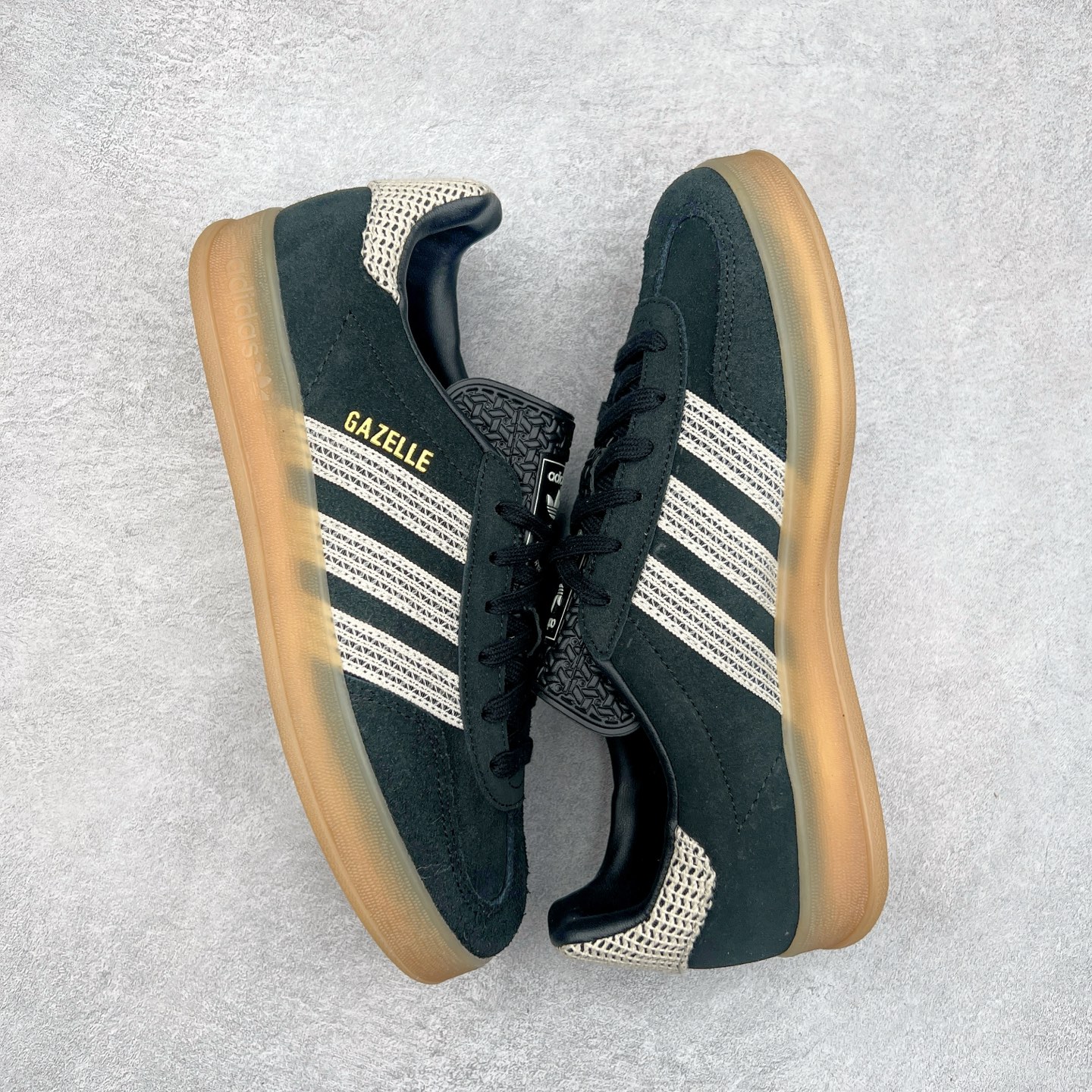图片[3]-AD Gazelle Indoor Trainers 羚羊内训系列低帮复古百搭休闲运动德训风板鞋 JI2755 90年代经典的复刻版！自60年代以足球训练鞋面世以来,Gazelle就以其经典设计席卷全球。1991年版本的复刻,再造经典Gazelle。采用皮革打造,搭配浊色细节,让这款经典更加简约。尺码：36 36⅔ 37⅓ 38 38⅔ 39⅓ 40 40⅔ 41⅓ 42 42⅔ 43⅓ 44 45-选品中心