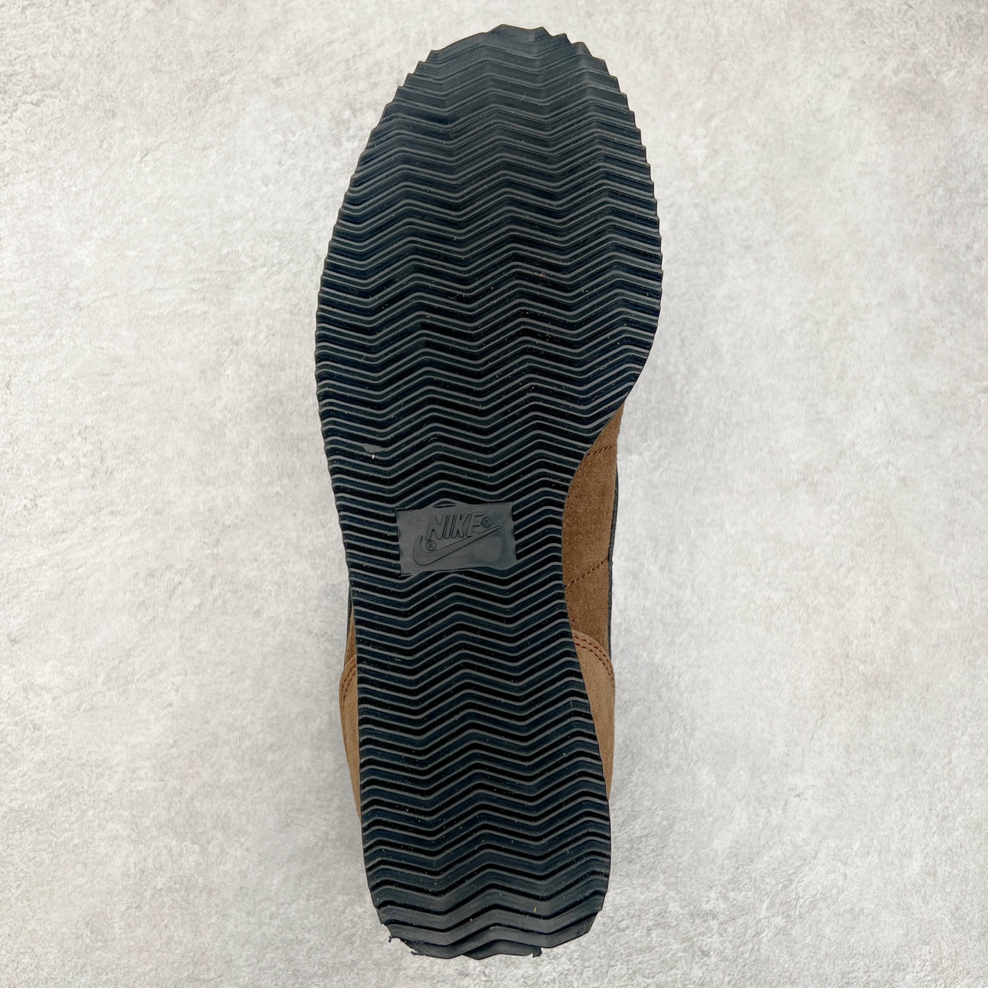 图片[9]-NK Classic Cortez Leather 阿甘复古初代皮革慢跑鞋 实体平台指令订单 全套原纸板楦头开发 原厂数据大底磨具 一比一鞋头弧度高度鞋身弧度 细节品控鞋型随意对比 正确烫金高频细节 公司级标准检验QC 区分市面一切版本 完美复刻阿甘复古鞋型 尺码：35.5 36 36.5 37.5 38 38.5 39 40 40.5 41 42 42.5 43 44 45-选品中心