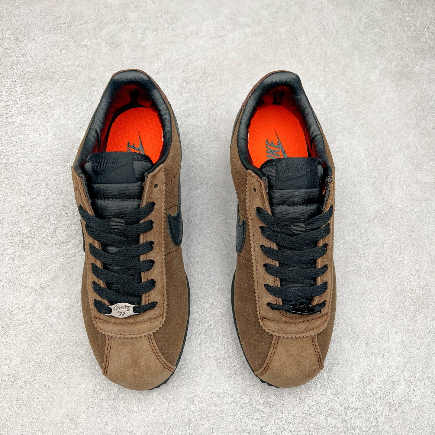 图片[2]-NK Classic Cortez Leather 阿甘复古初代皮革慢跑鞋 实体平台指令订单 全套原纸板楦头开发 原厂数据大底磨具 一比一鞋头弧度高度鞋身弧度 细节品控鞋型随意对比 正确烫金高频细节 公司级标准检验QC 区分市面一切版本 完美复刻阿甘复古鞋型 尺码：35.5 36 36.5 37.5 38 38.5 39 40 40.5 41 42 42.5 43 44 45-选品中心