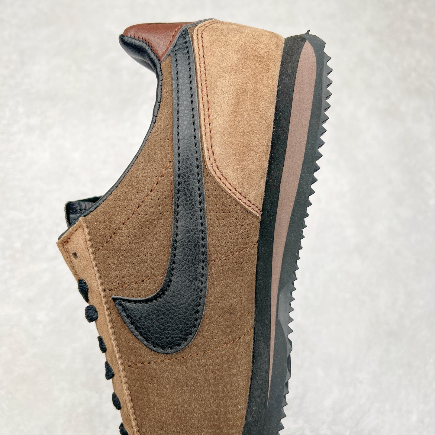 图片[7]-NK Classic Cortez Leather 阿甘复古初代皮革慢跑鞋 实体平台指令订单 全套原纸板楦头开发 原厂数据大底磨具 一比一鞋头弧度高度鞋身弧度 细节品控鞋型随意对比 正确烫金高频细节 公司级标准检验QC 区分市面一切版本 完美复刻阿甘复古鞋型 尺码：35.5 36 36.5 37.5 38 38.5 39 40 40.5 41 42 42.5 43 44 45-选品中心