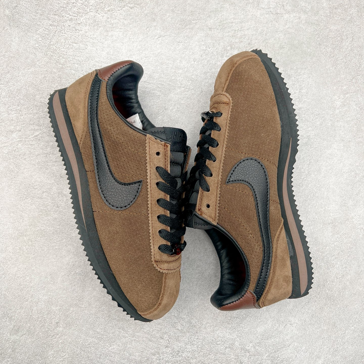 图片[3]-NK Classic Cortez Leather 阿甘复古初代皮革慢跑鞋 实体平台指令订单 全套原纸板楦头开发 原厂数据大底磨具 一比一鞋头弧度高度鞋身弧度 细节品控鞋型随意对比 正确烫金高频细节 公司级标准检验QC 区分市面一切版本 完美复刻阿甘复古鞋型 尺码：35.5 36 36.5 37.5 38 38.5 39 40 40.5 41 42 42.5 43 44 45-选品中心