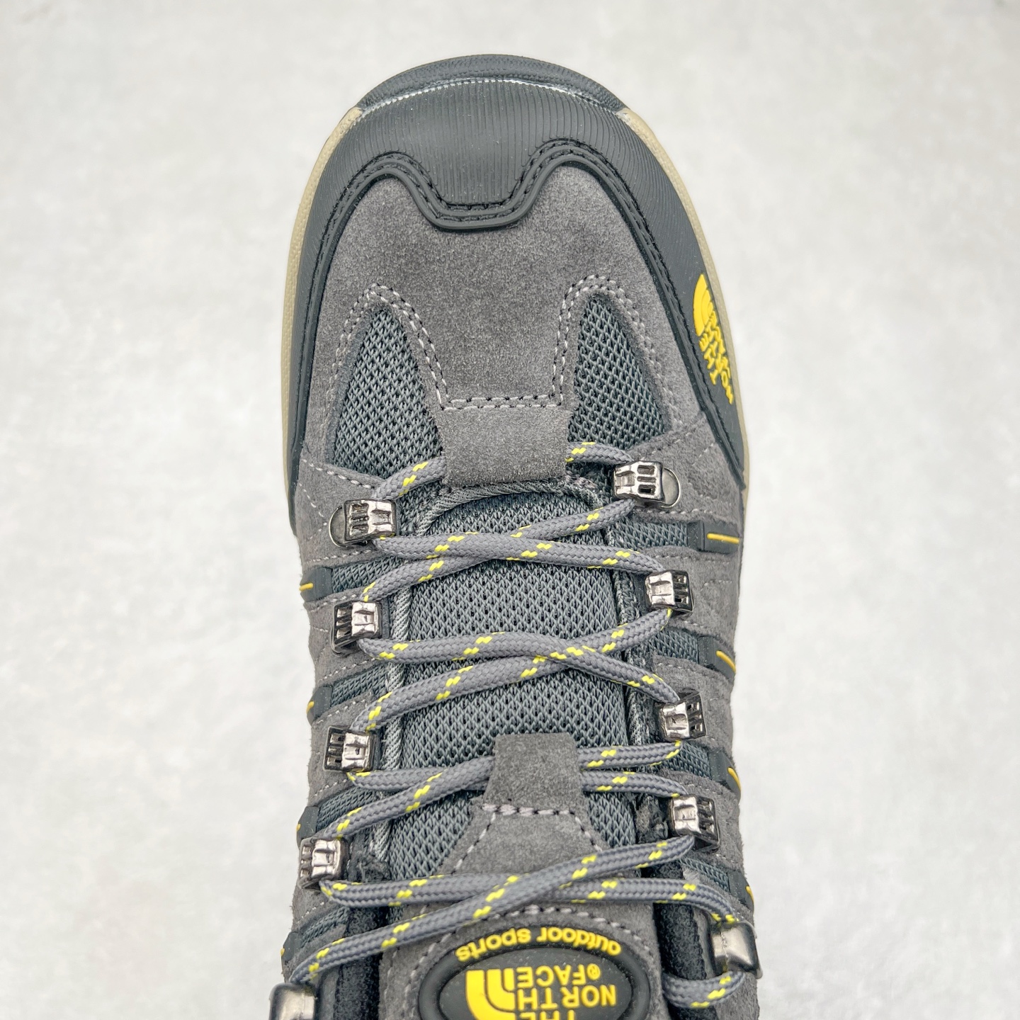 图片[4]-The North Face 北面 乐斯菲斯户外运动休闲登山鞋越野徒步鞋 广东大厂品质 面料采用进口磨砂牛皮 鞋底采用Vibram黄金大底 专门为鞋底设计的橡胶以出色的耐磨性 良好的防滑性或得不少户外运动爱好者的喜欢 专业户外登山品牌（北面）The North Face自1966年创立，由两位热爱登山徒步的年轻登山者于美西旧金山开创，不断透过研发与创新，并且将最先进的技术结合在服装与鞋款设计，生产多种外型帅气且专业能力非常强的户外运动装备而备受欢迎。尺码：40-45（运动鞋码）-选品中心