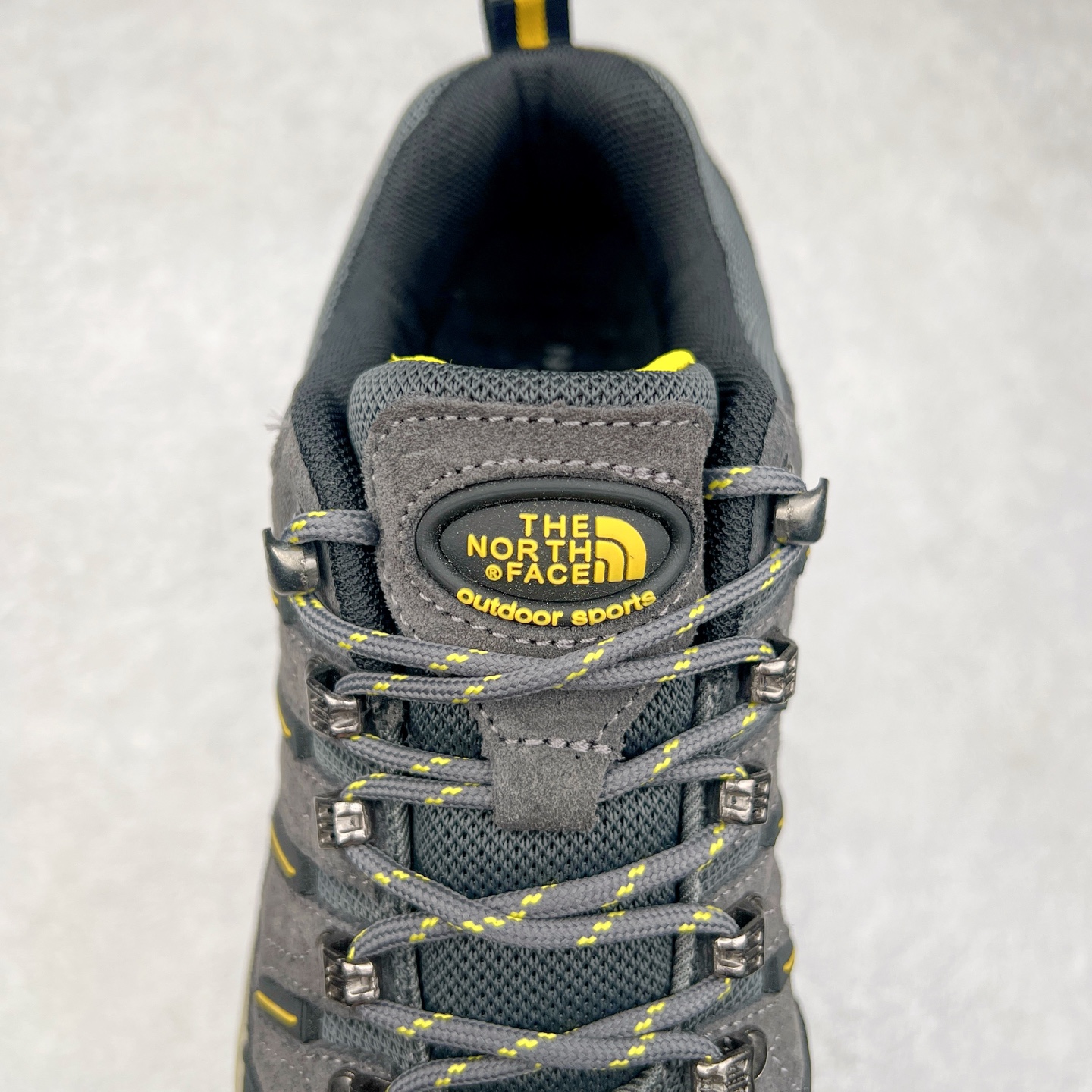 图片[5]-The North Face 北面 乐斯菲斯户外运动休闲登山鞋越野徒步鞋 广东大厂品质 面料采用进口磨砂牛皮 鞋底采用Vibram黄金大底 专门为鞋底设计的橡胶以出色的耐磨性 良好的防滑性或得不少户外运动爱好者的喜欢 专业户外登山品牌（北面）The North Face自1966年创立，由两位热爱登山徒步的年轻登山者于美西旧金山开创，不断透过研发与创新，并且将最先进的技术结合在服装与鞋款设计，生产多种外型帅气且专业能力非常强的户外运动装备而备受欢迎。尺码：40-45（运动鞋码）-选品中心