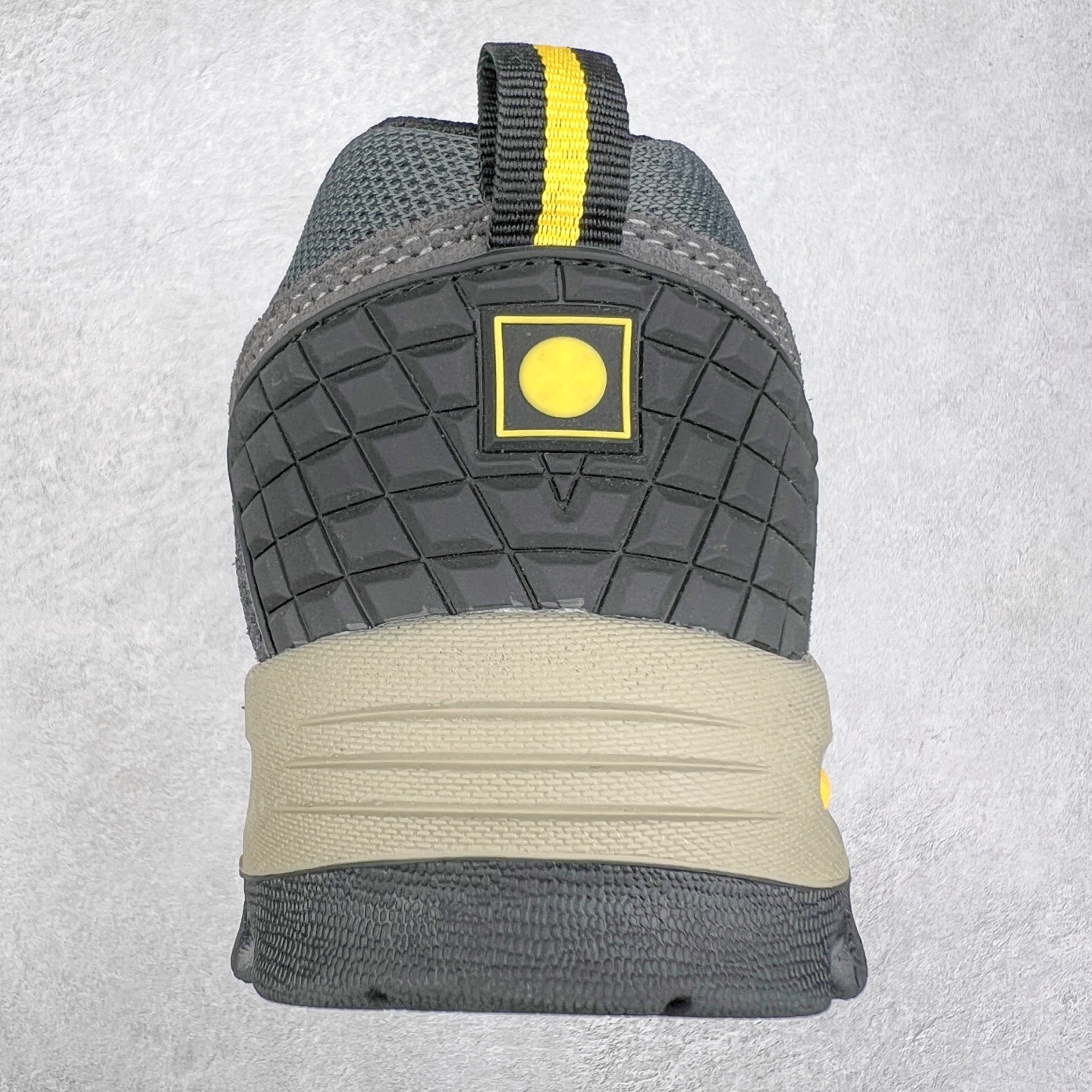 图片[8]-The North Face 北面 乐斯菲斯户外运动休闲登山鞋越野徒步鞋 广东大厂品质 面料采用进口磨砂牛皮 鞋底采用Vibram黄金大底 专门为鞋底设计的橡胶以出色的耐磨性 良好的防滑性或得不少户外运动爱好者的喜欢 专业户外登山品牌（北面）The North Face自1966年创立，由两位热爱登山徒步的年轻登山者于美西旧金山开创，不断透过研发与创新，并且将最先进的技术结合在服装与鞋款设计，生产多种外型帅气且专业能力非常强的户外运动装备而备受欢迎。尺码：40-45（运动鞋码）-选品中心