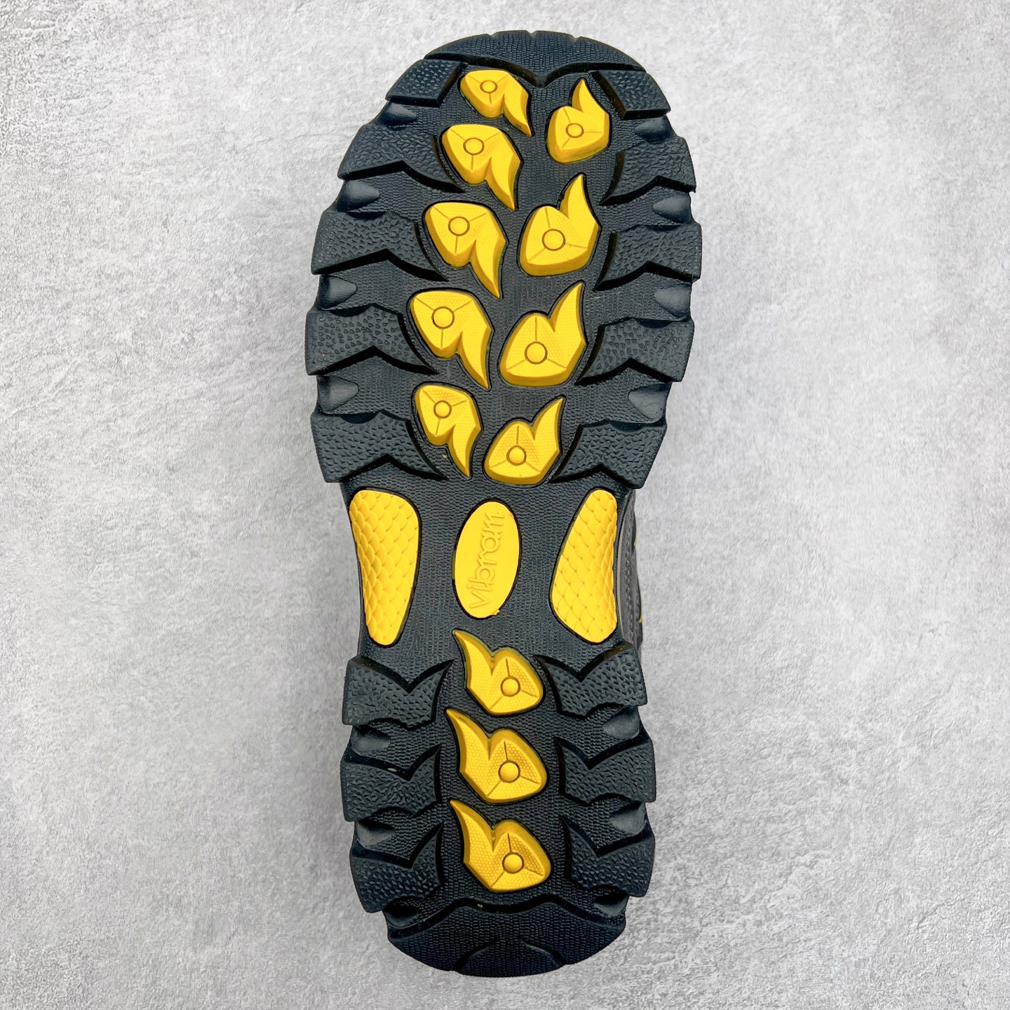 图片[9]-The North Face 北面 乐斯菲斯户外运动休闲登山鞋越野徒步鞋 广东大厂品质 面料采用进口磨砂牛皮 鞋底采用Vibram黄金大底 专门为鞋底设计的橡胶以出色的耐磨性 良好的防滑性或得不少户外运动爱好者的喜欢 专业户外登山品牌（北面）The North Face自1966年创立，由两位热爱登山徒步的年轻登山者于美西旧金山开创，不断透过研发与创新，并且将最先进的技术结合在服装与鞋款设计，生产多种外型帅气且专业能力非常强的户外运动装备而备受欢迎。尺码：40-45（运动鞋码）-选品中心