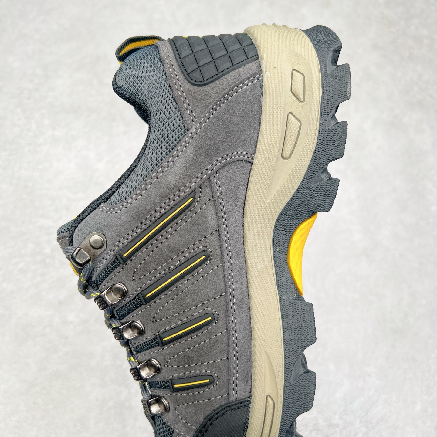 图片[7]-The North Face 北面 乐斯菲斯户外运动休闲登山鞋越野徒步鞋 广东大厂品质 面料采用进口磨砂牛皮 鞋底采用Vibram黄金大底 专门为鞋底设计的橡胶以出色的耐磨性 良好的防滑性或得不少户外运动爱好者的喜欢 专业户外登山品牌（北面）The North Face自1966年创立，由两位热爱登山徒步的年轻登山者于美西旧金山开创，不断透过研发与创新，并且将最先进的技术结合在服装与鞋款设计，生产多种外型帅气且专业能力非常强的户外运动装备而备受欢迎。尺码：40-45（运动鞋码）-选品中心