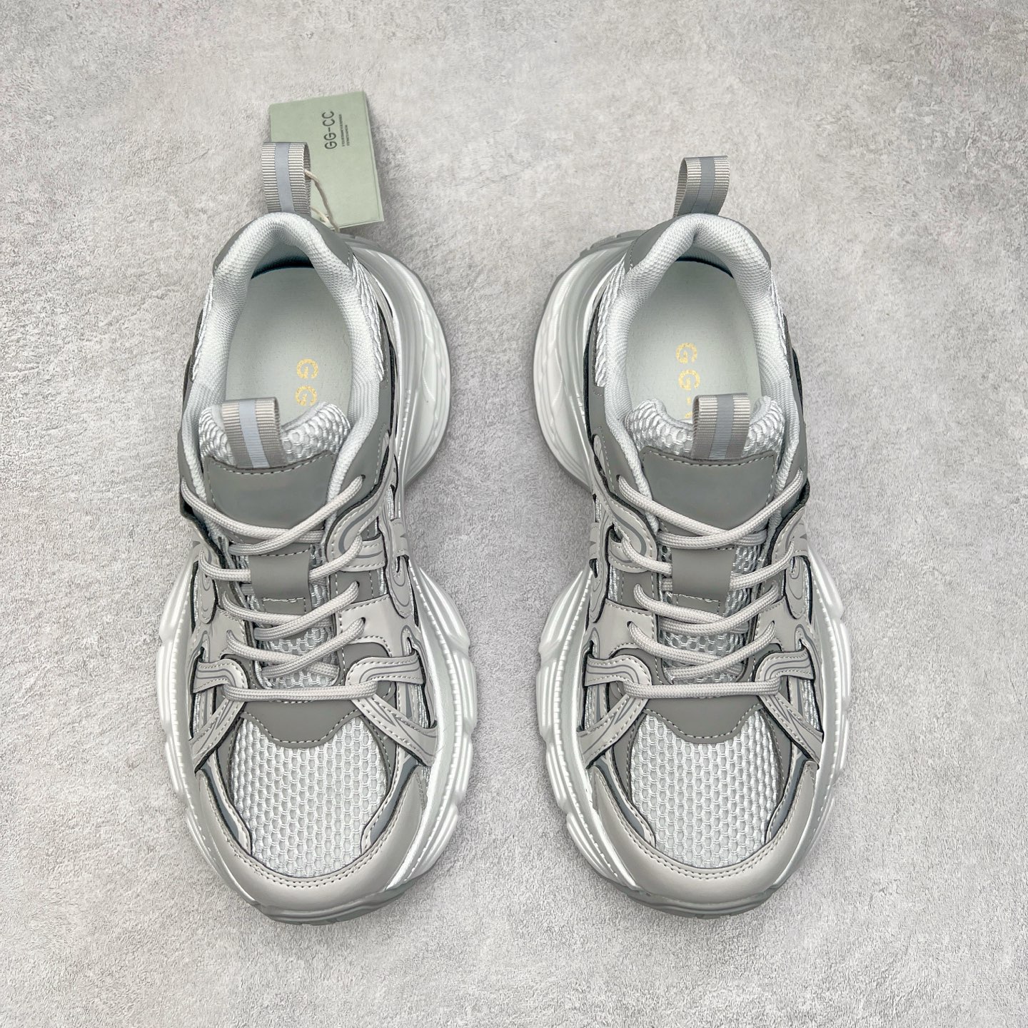 图片[2]-GG-CC Chunky Low白鹿同款独星球 2024新款GGCC低帮复古厚底增高老爹鞋 时髦look轻松定格 不费力展现率性氛围 原版正确大底 高档银盒 酷帅机能风不规则设计大底 8CM 增高厚底 大长腿既视感轻松拿捏 货号：G24X9833 尺码：35 36 37 38 39 40-选品中心